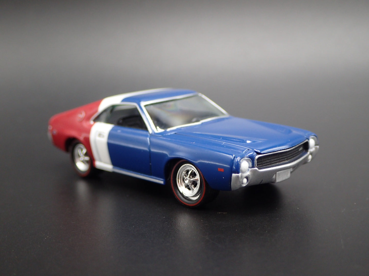 1969 69 AMC AMX MUSCLE CAR RARE 1:64 SCALE COLLECTIBLE DIORAMA DIECAST MODEL CAR