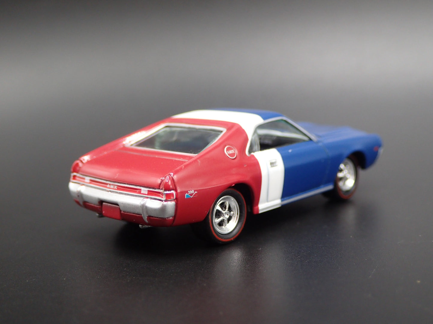 1969 69 AMC AMX MUSCLE CAR RARE 1:64 SCALE COLLECTIBLE DIORAMA DIECAST MODEL CAR