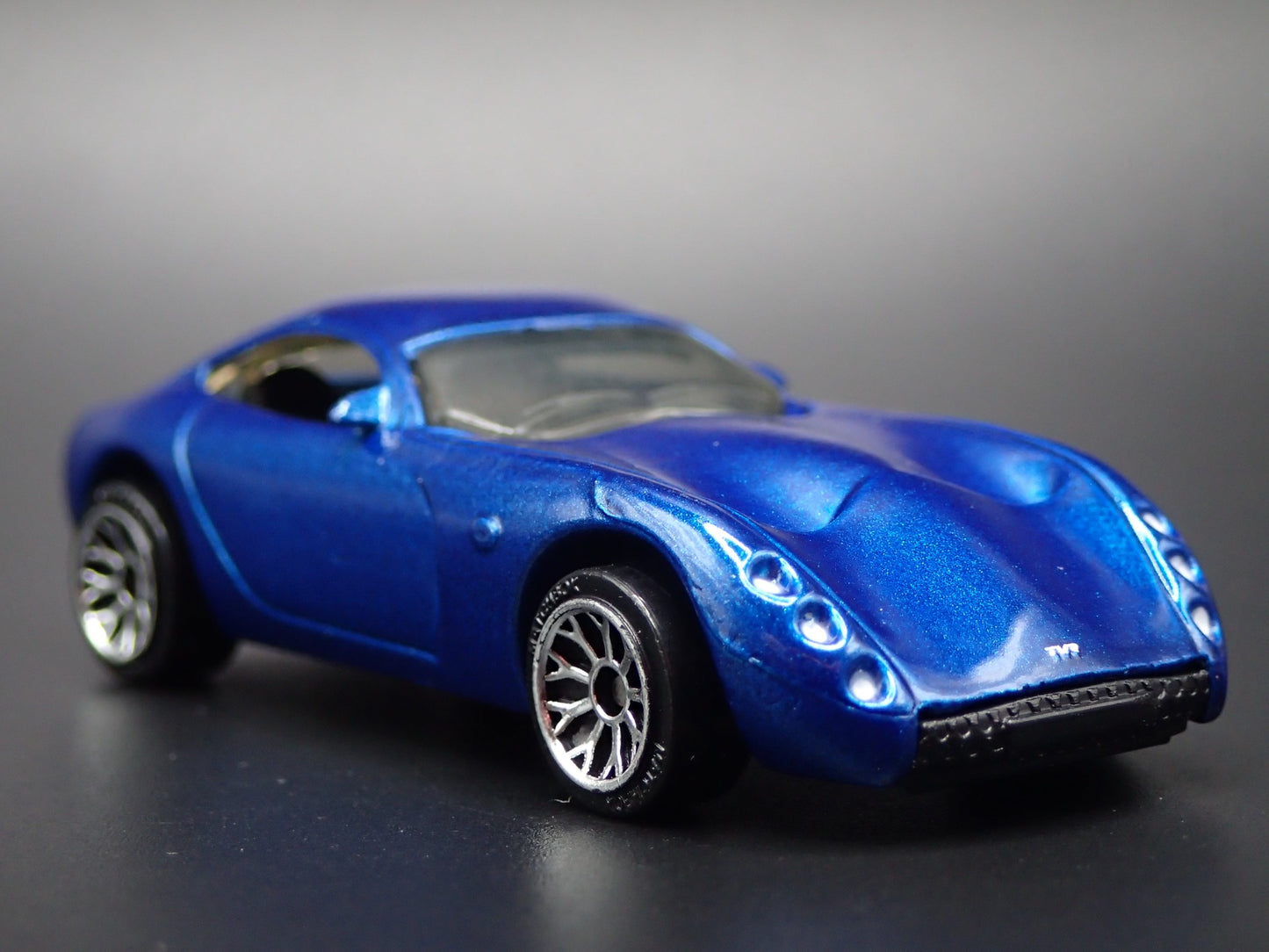 2001-2006 TVR TUSCAN S BLUE 1:64 SCALE COLLECTIBLE DIORAMA DIECAST MODEL CAR