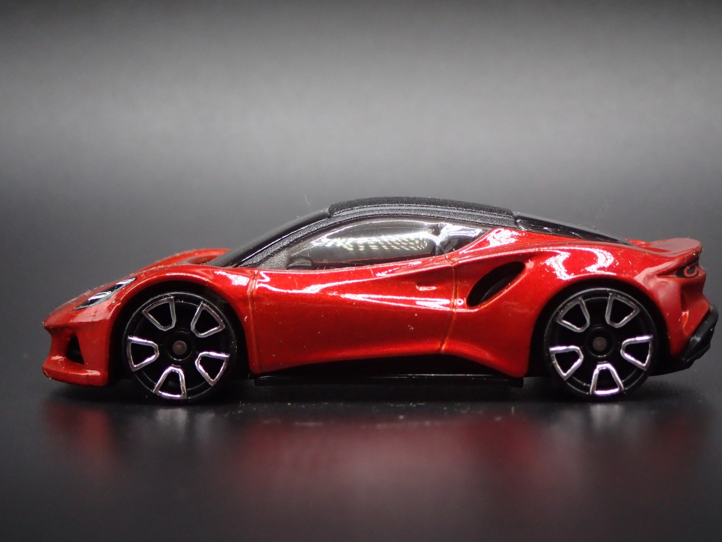 2021-2025 LOTUS EMIRA ORANGE 1/64 SCALE COLLECTIBLE DIORAMA DIECAST MODEL CAR