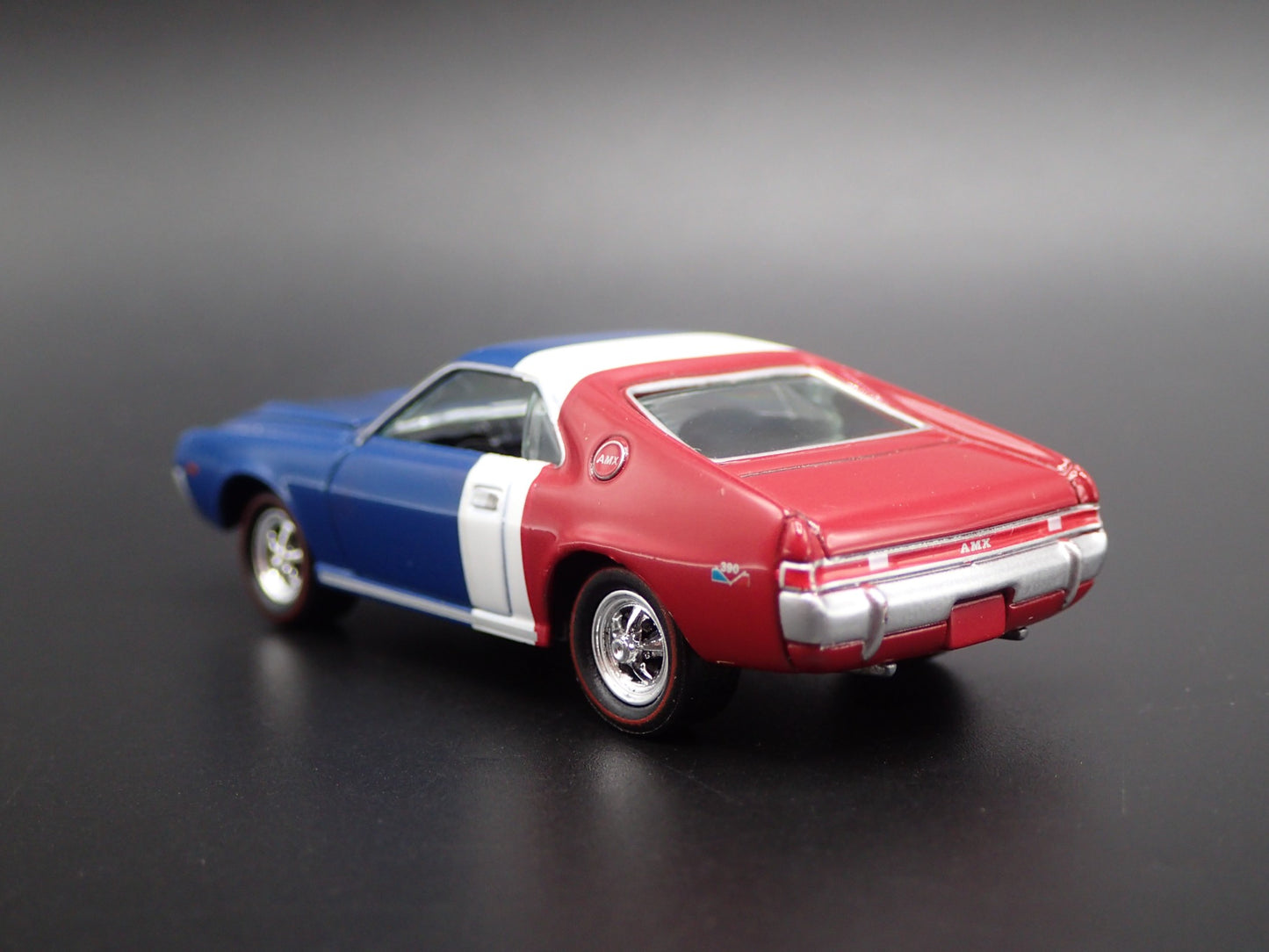 1969 69 AMC AMX MUSCLE CAR RARE 1:64 SCALE COLLECTIBLE DIORAMA DIECAST MODEL CAR