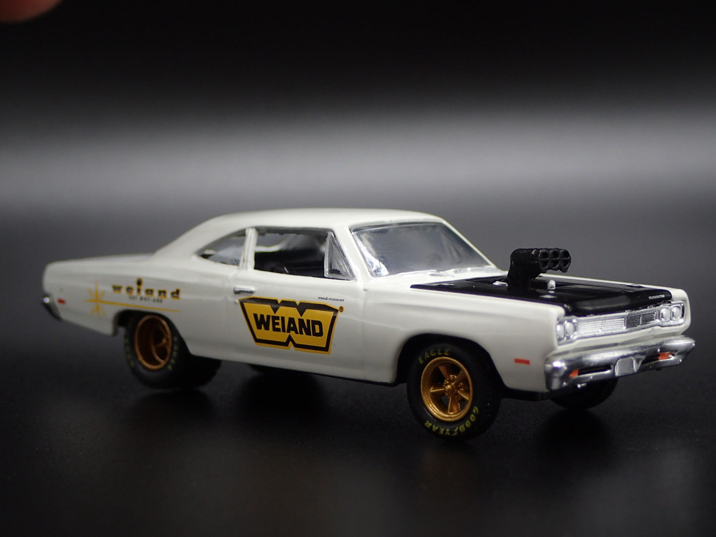 1969 69 PLYMOUTH ROAD RUNNER 440 WEIAND 1:64 SCALE DIORAMA DIECAST MODEL CAR