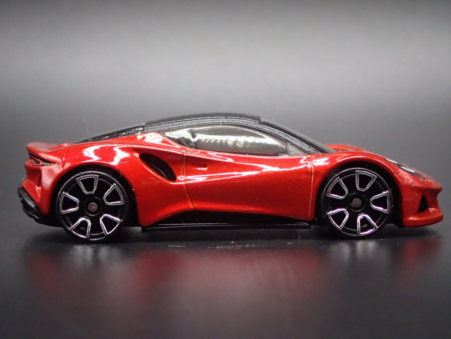 2021-2025 LOTUS EMIRA ORANGE 1/64 SCALE COLLECTIBLE DIORAMA DIECAST MODEL CAR