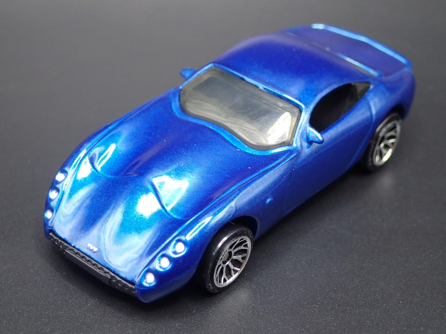 2001-2006 TVR TUSCAN S BLUE 1:64 SCALE COLLECTIBLE DIORAMA DIECAST MODEL CAR