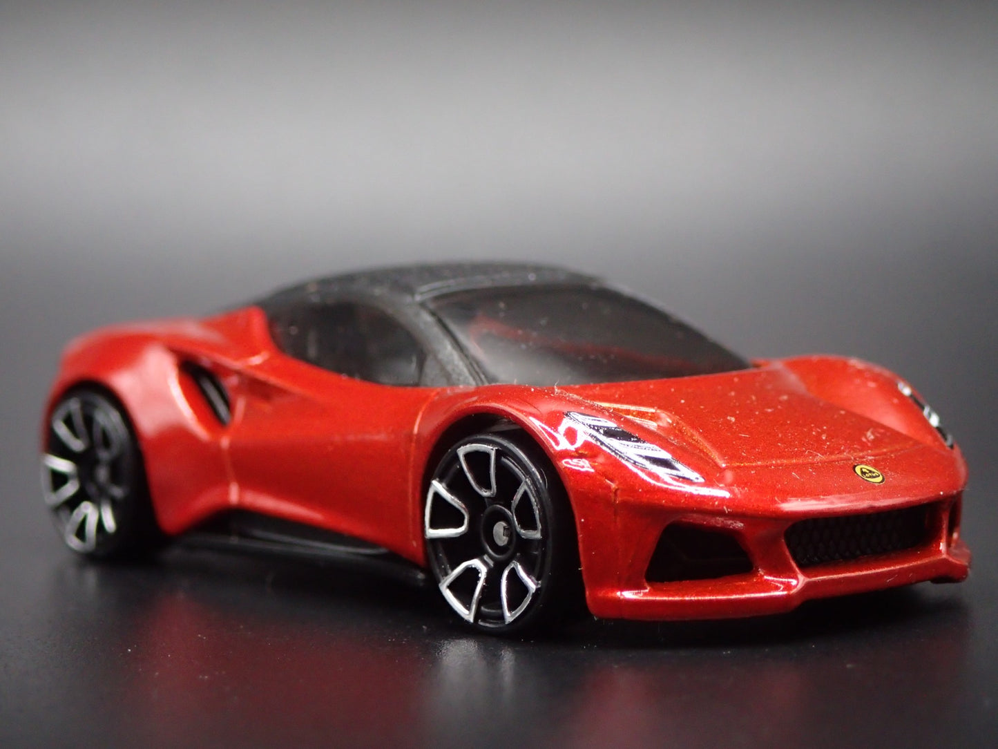 2021-2025 LOTUS EMIRA ORANGE 1/64 SCALE COLLECTIBLE DIORAMA DIECAST MODEL CAR