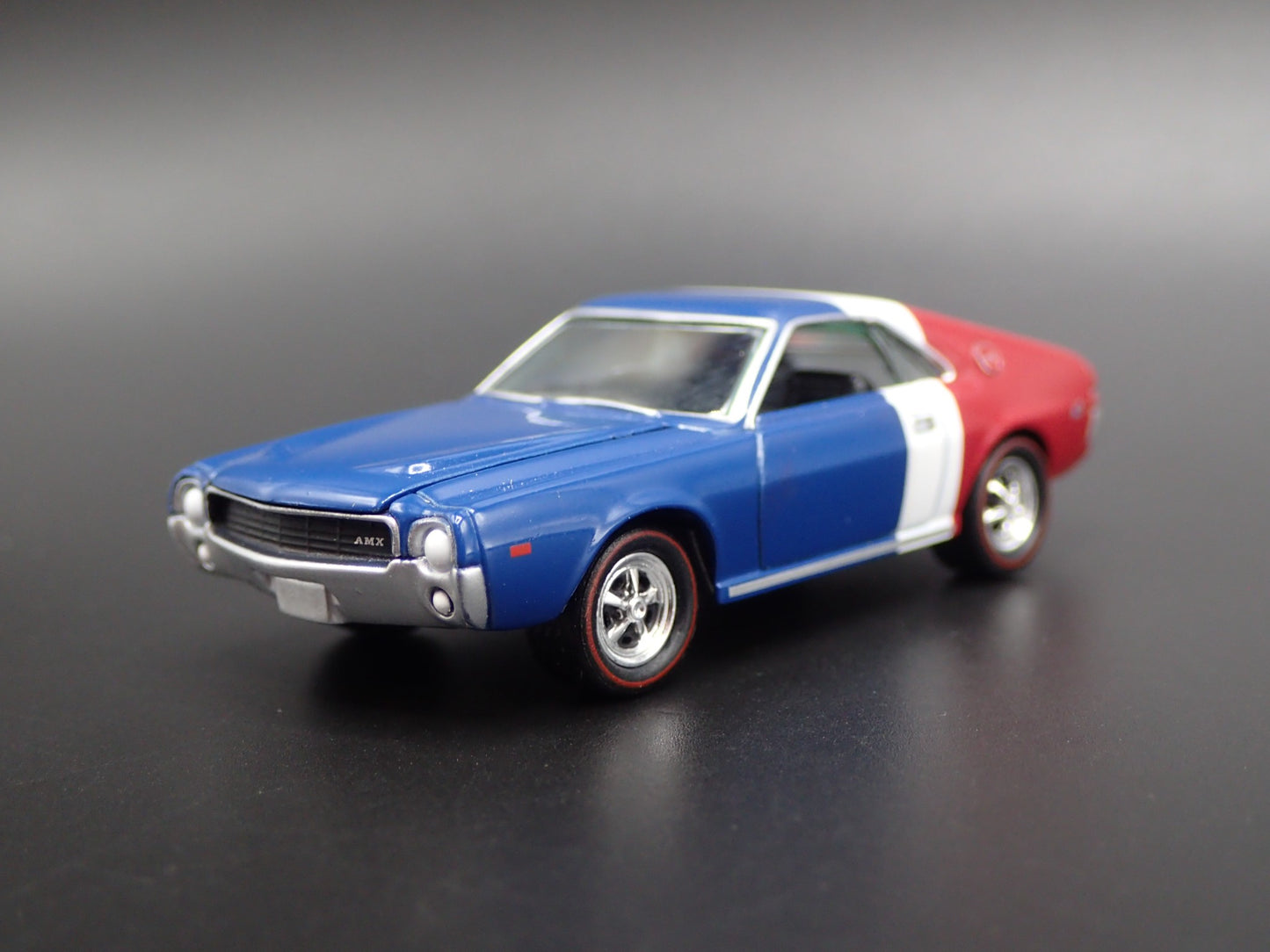 1969 69 AMC AMX MUSCLE CAR RARE 1:64 SCALE COLLECTIBLE DIORAMA DIECAST MODEL CAR