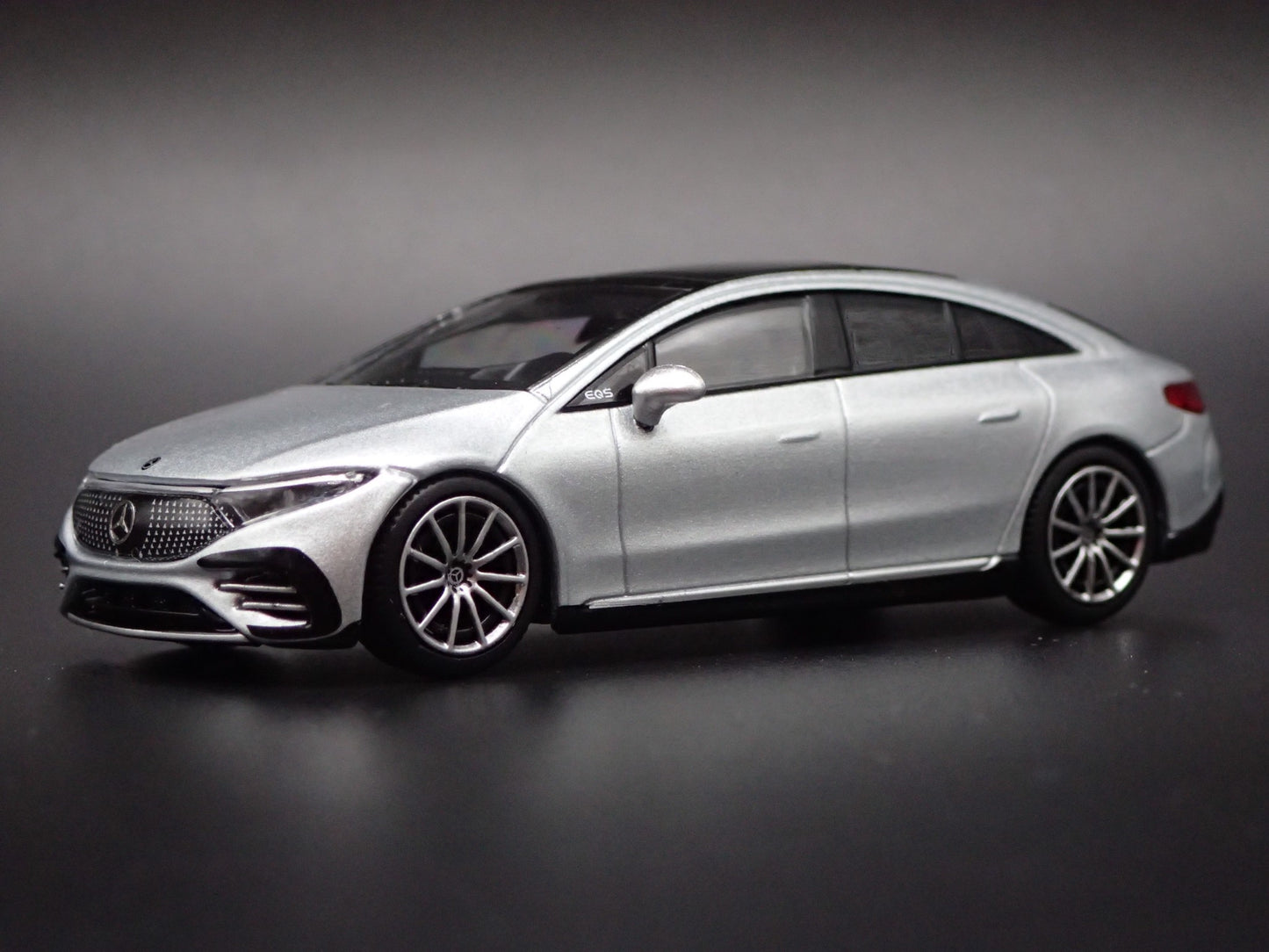 2022-2026 MERCEDES-BENZ EQS 580 4MATIC 1:64 SCALE COLLECTIBLE DIECAST MODEL CAR