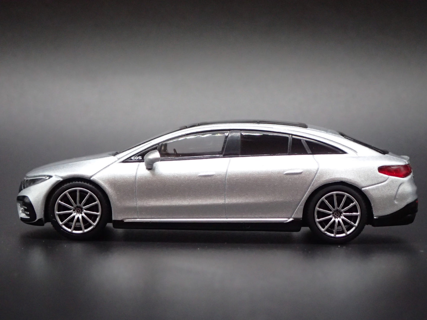 2022-2026 MERCEDES-BENZ EQS 580 4MATIC 1:64 SCALE COLLECTIBLE DIECAST MODEL CAR