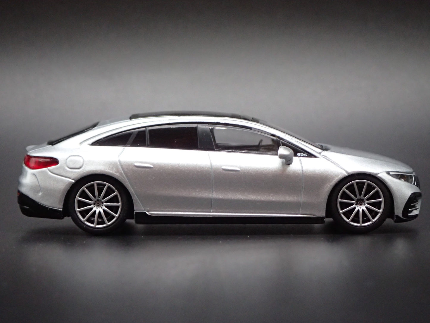 2022-2026 MERCEDES-BENZ EQS 580 4MATIC 1:64 SCALE COLLECTIBLE DIECAST MODEL CAR