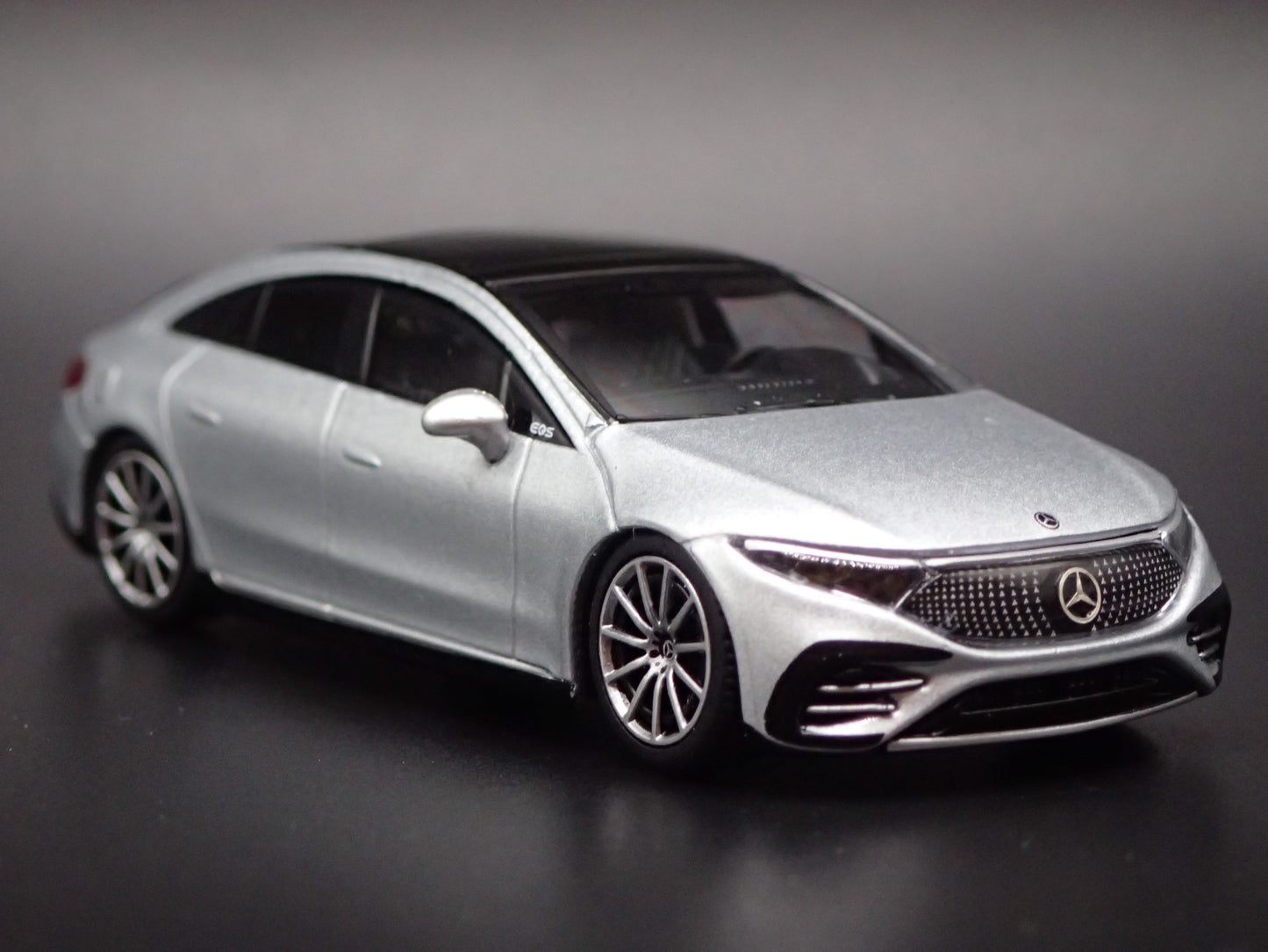 2022-2026 MERCEDES-BENZ EQS 580 4MATIC 1:64 SCALE COLLECTIBLE DIECAST MODEL CAR