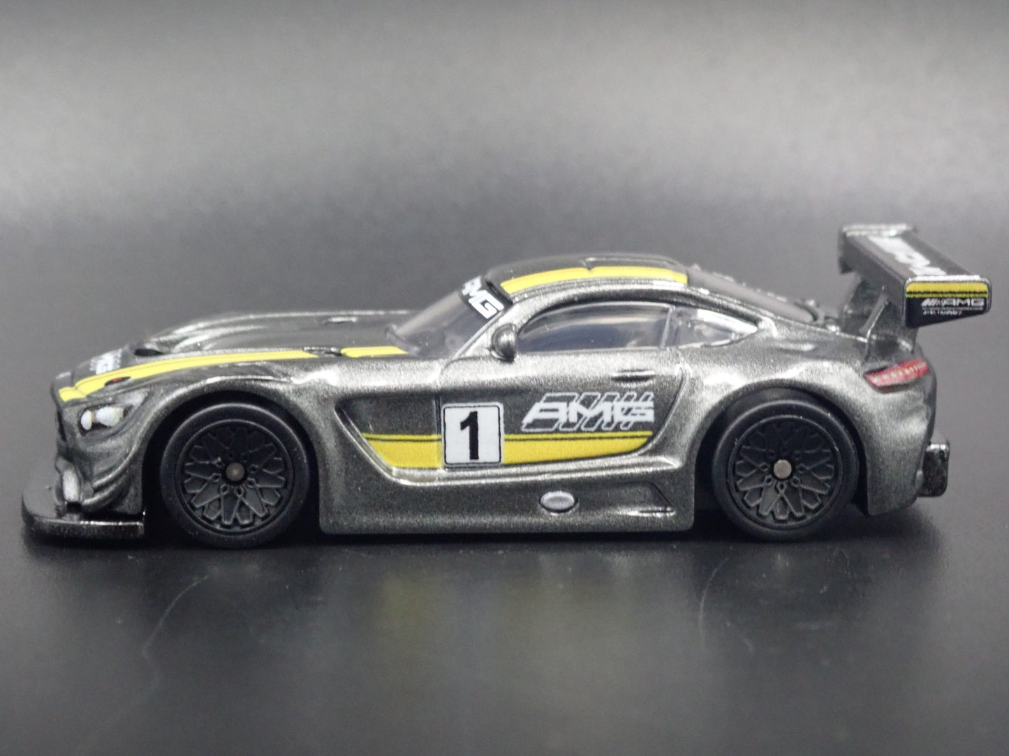 2016 16 MERCEDES-BENZ AMG GT3 RACE CAR 1:64 SCALE COLLECTIBLE DIECAST MODEL CAR
