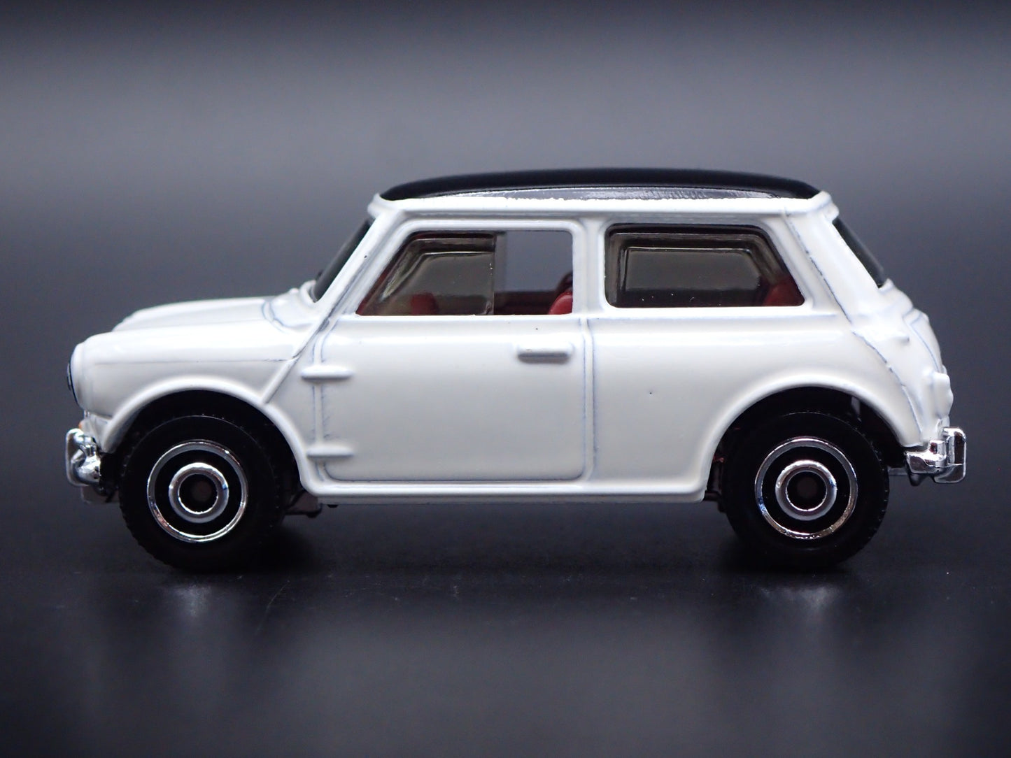 1959-1967 AUSTIN MINI COOPER MARK I WHITE 1:64 SCALE DIORAMA DIECAST MODEL CAR