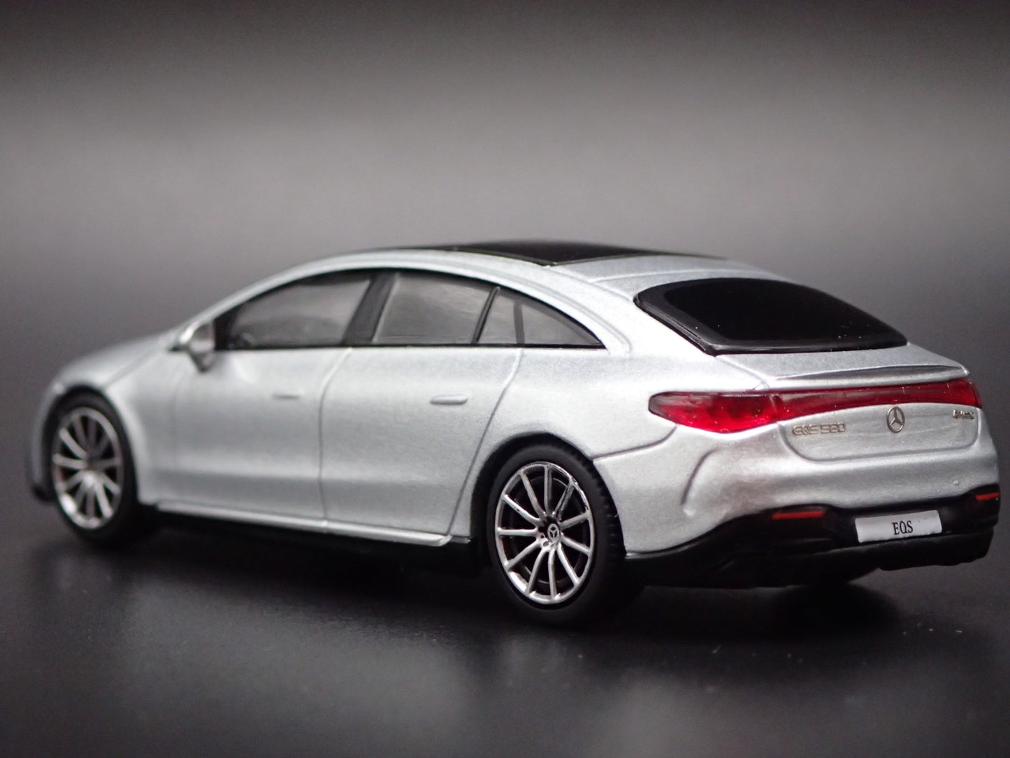 2022-2026 MERCEDES-BENZ EQS 580 4MATIC 1:64 SCALE COLLECTIBLE DIECAST MODEL CAR