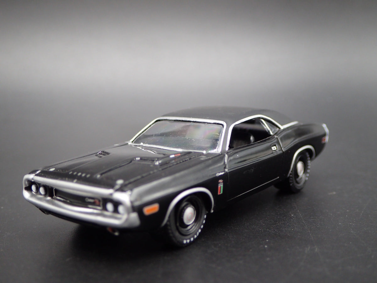 1970 70 DODGE CHALLENGER RT 1:64 SCALE COLLECTIBLE DIORAMA DIECAST MODEL CAR-Burning Rubber Toy Company