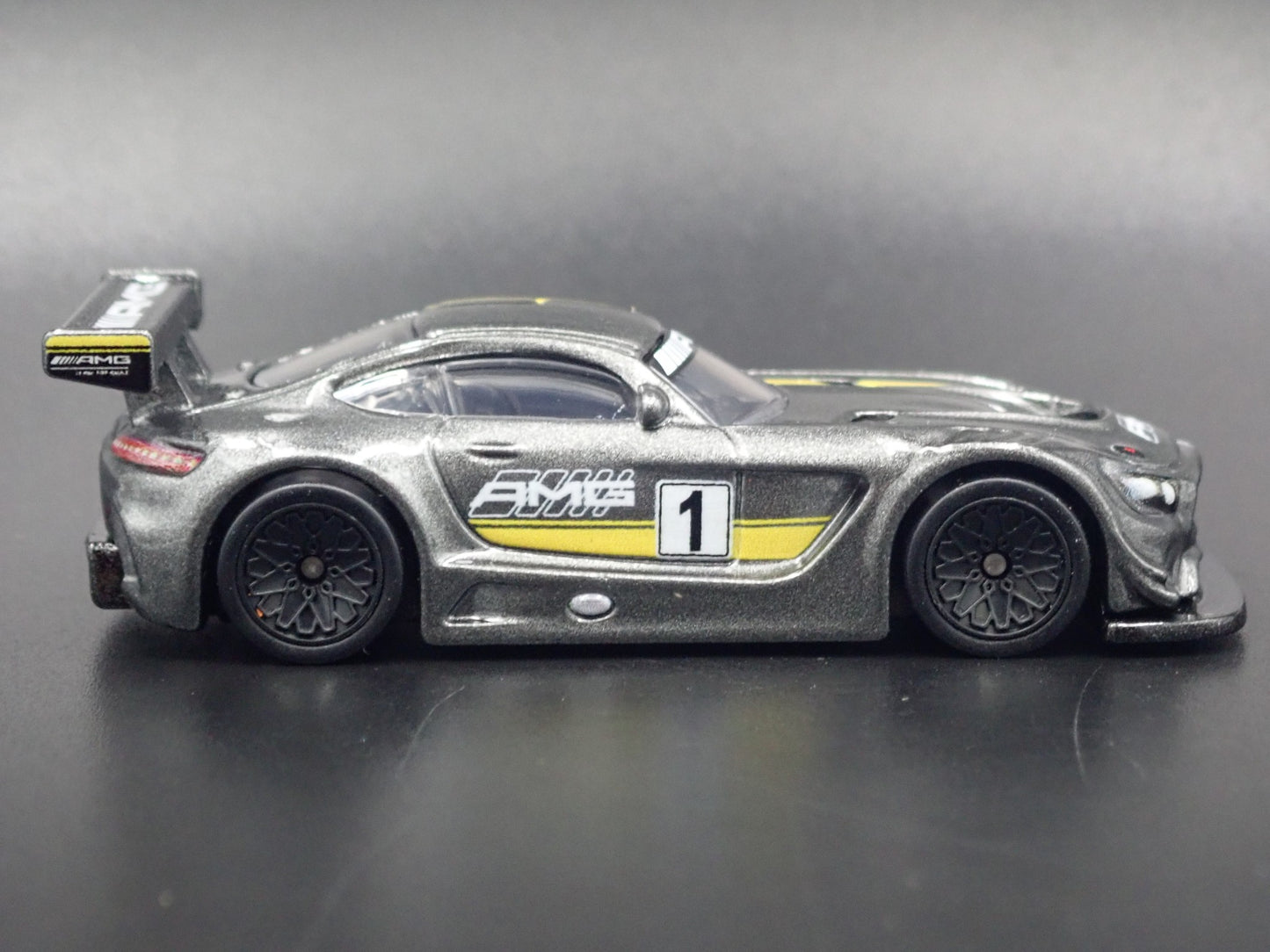 2016 16 MERCEDES-BENZ AMG GT3 RACE CAR 1:64 SCALE COLLECTIBLE DIECAST MODEL CAR