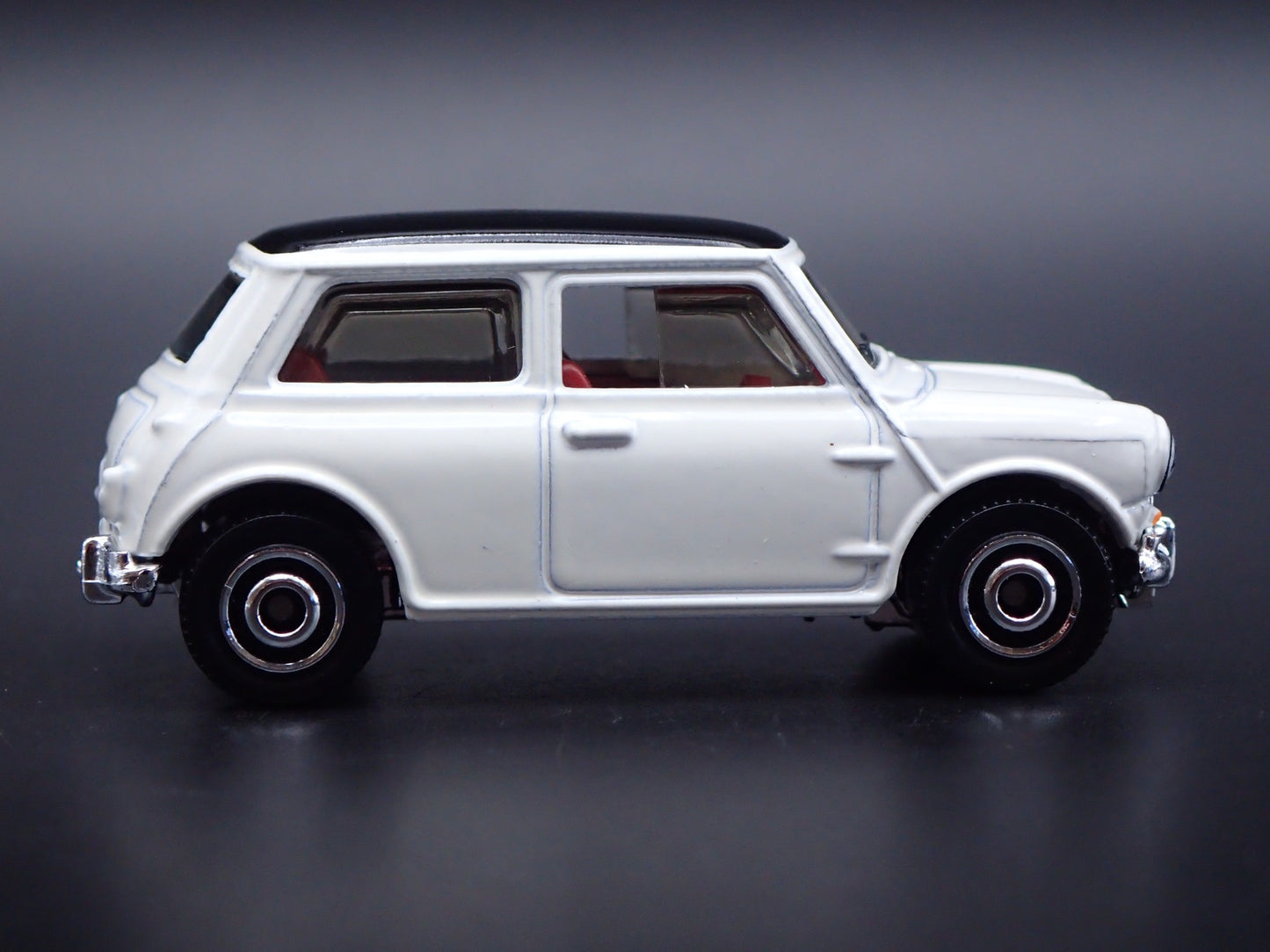 1959-1967 AUSTIN MINI COOPER MARK I WHITE 1:64 SCALE DIORAMA DIECAST MODEL CAR