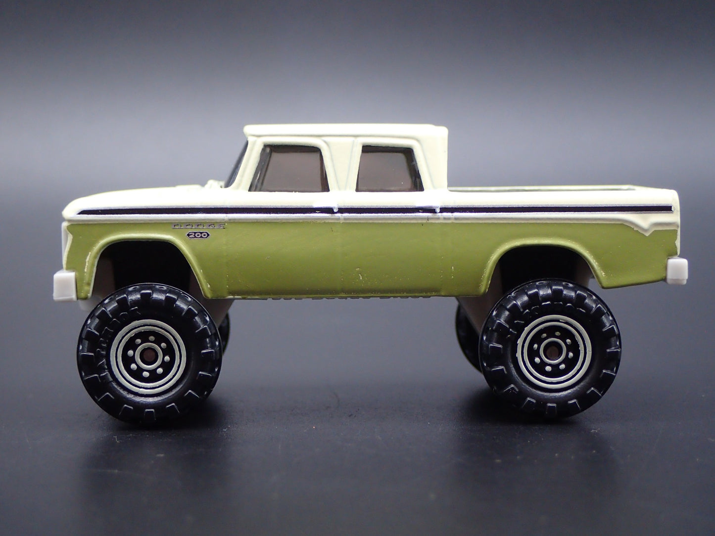 1968 68 DODGE D200 CREW CAB 4X4 PICKUP TRUCK GREEN 1/64 SCALE DIECAST MODEL CAR