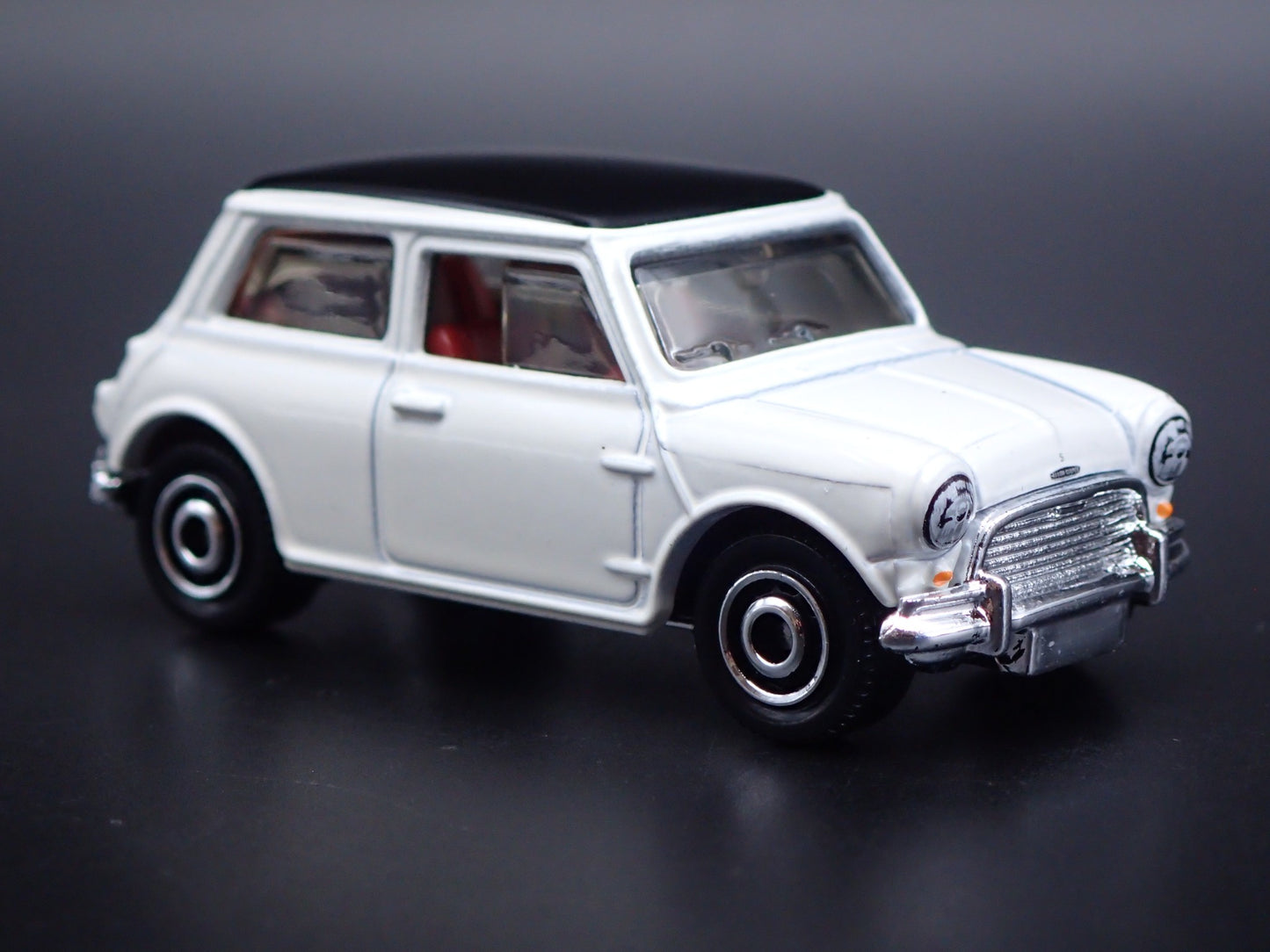 1959-1967 AUSTIN MINI COOPER MARK I WHITE 1:64 SCALE DIORAMA DIECAST MODEL CAR