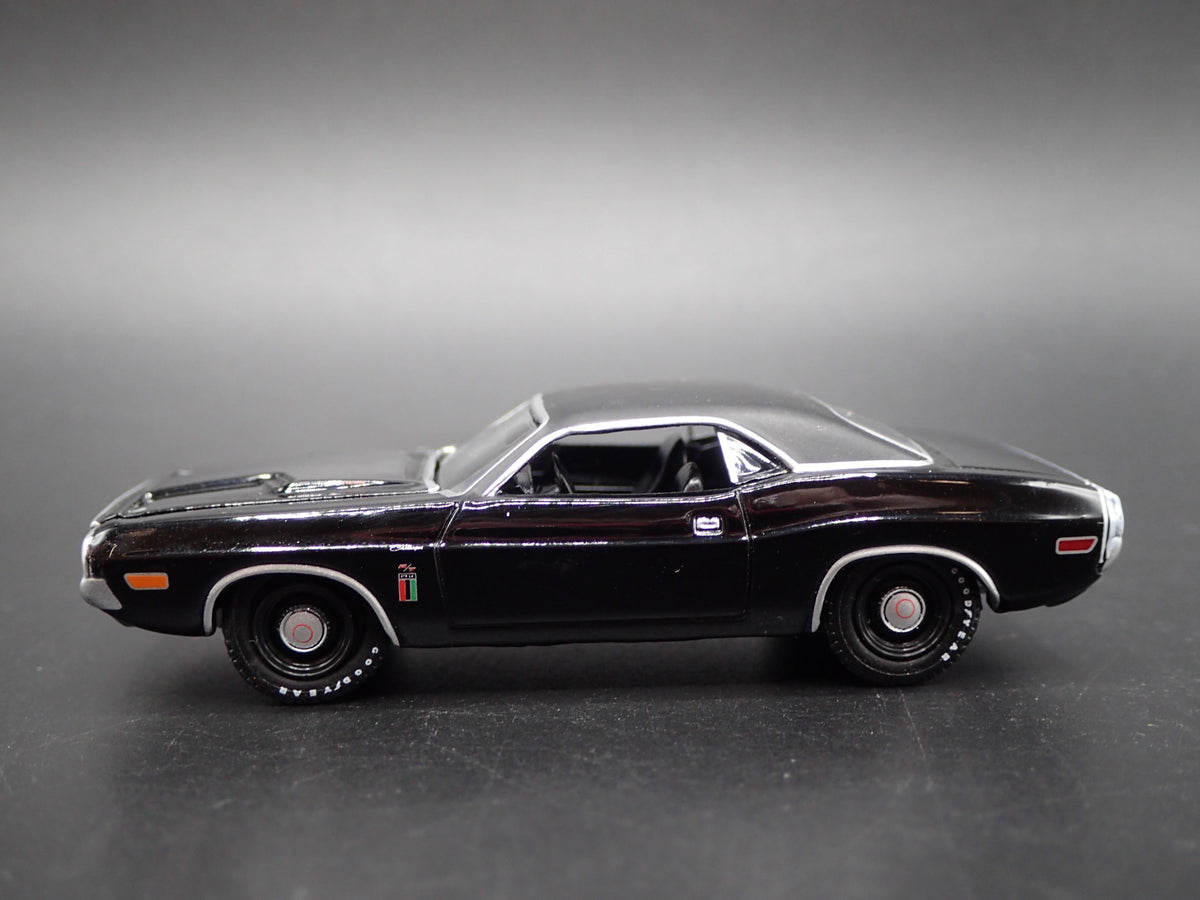 1970 70 DODGE CHALLENGER RT 1:64 SCALE COLLECTIBLE DIORAMA DIECAST MODEL CAR-Burning Rubber Toy Company
