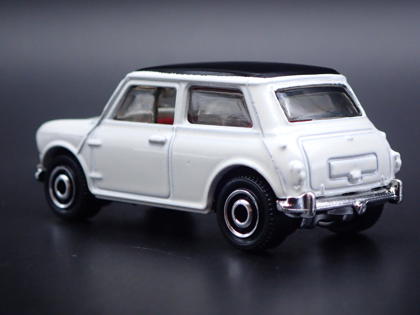1959-1967 AUSTIN MINI COOPER MARK I WHITE 1:64 SCALE DIORAMA DIECAST MODEL CAR