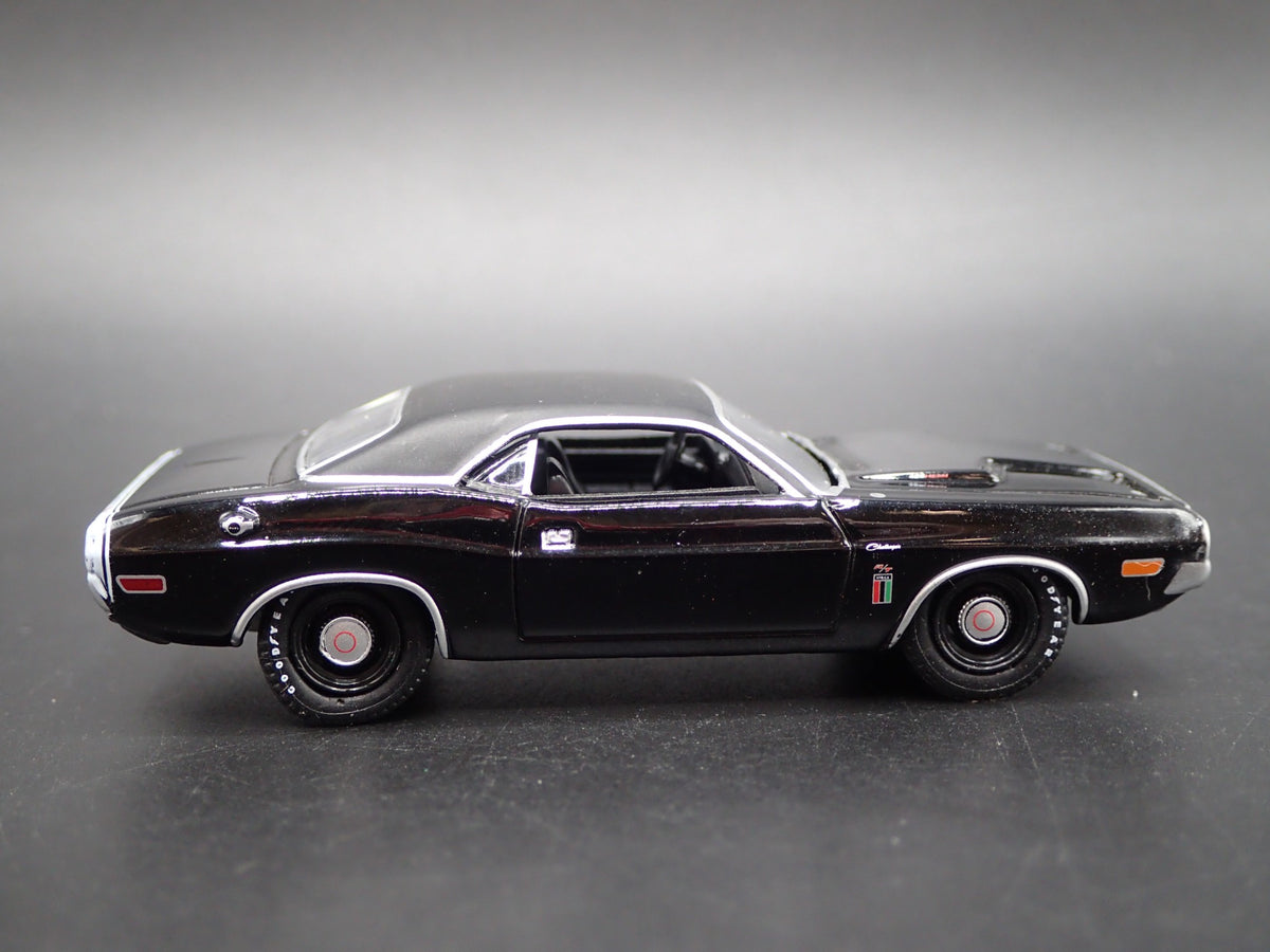1970 70 DODGE CHALLENGER RT 1:64 SCALE COLLECTIBLE DIORAMA DIECAST MODEL CAR-Burning Rubber Toy Company