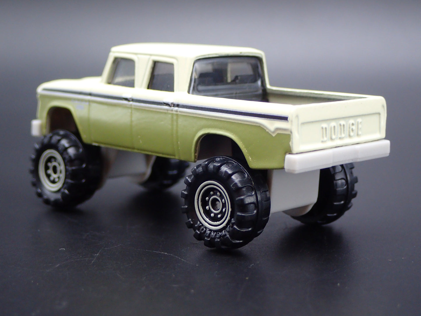 1968 68 DODGE D200 CREW CAB 4X4 PICKUP TRUCK GREEN 1/64 SCALE DIECAST MODEL CAR