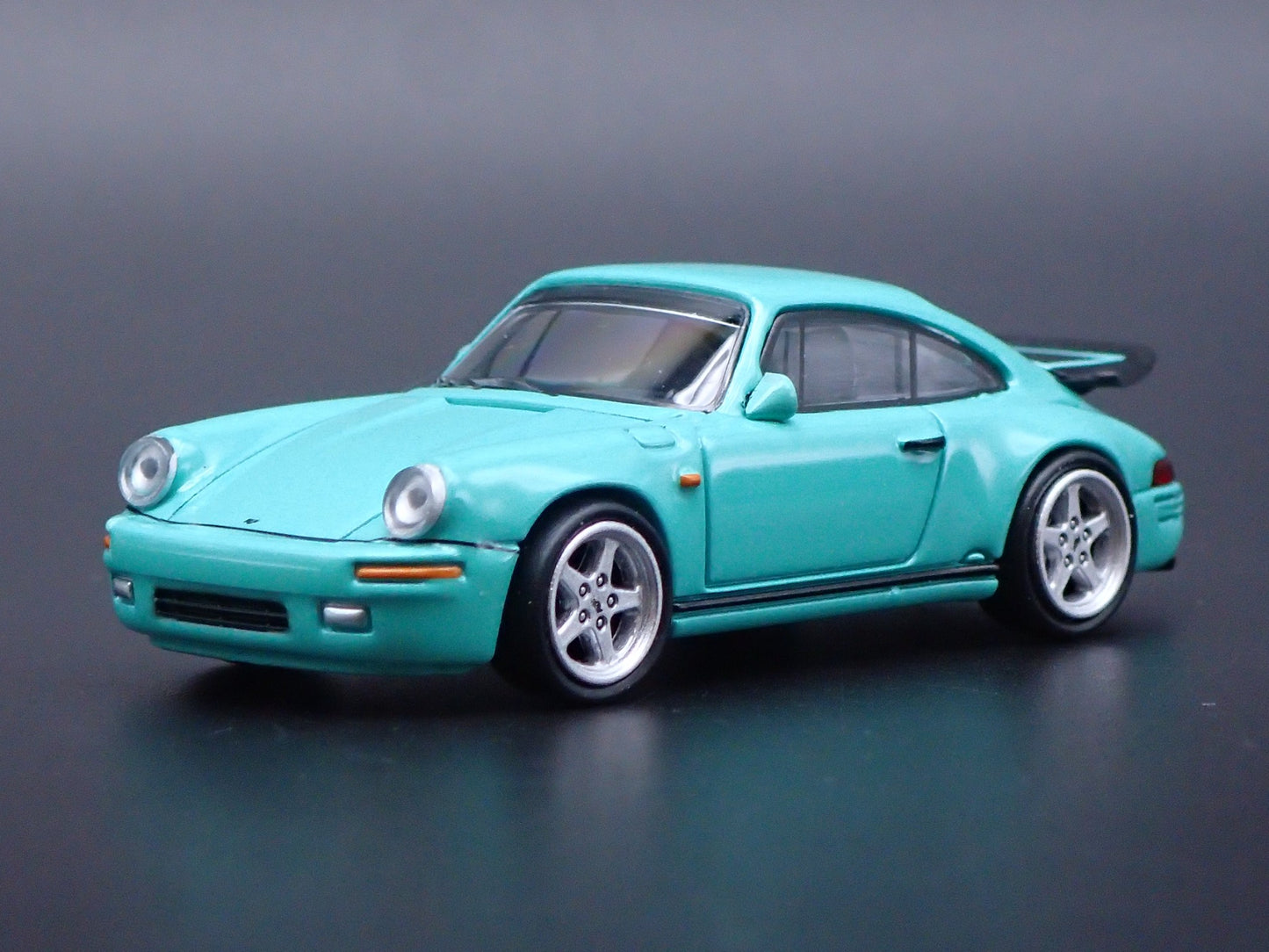1987-1996 PORSCHE 911 CARRERA 3.2 RUF CTR 1:64 SCALE DIORAMA DIECAST MODEL CAR