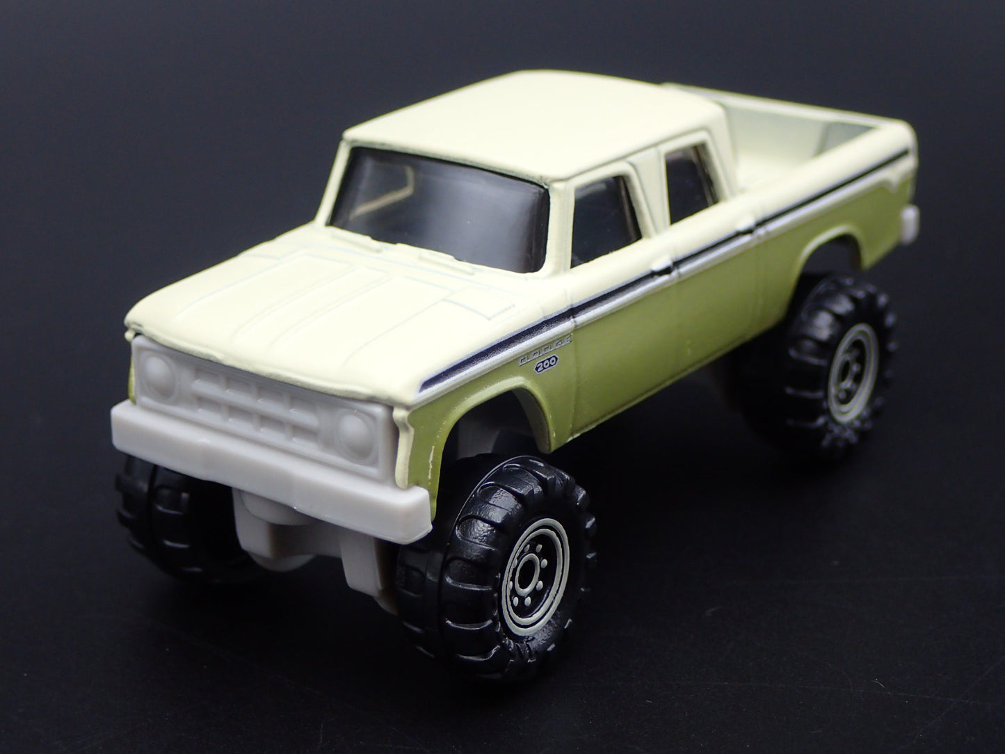 1968 68 DODGE D200 CREW CAB 4X4 PICKUP TRUCK GREEN 1/64 SCALE DIECAST MODEL CAR