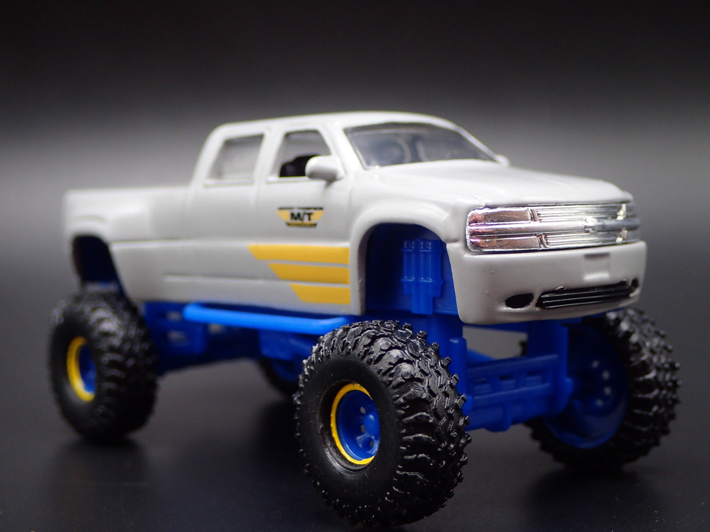 1999 99 CHEVY CHEVROLET SILVERADO DUALLEY GRAY 1:64 SCALE DIECAST MODEL CAR