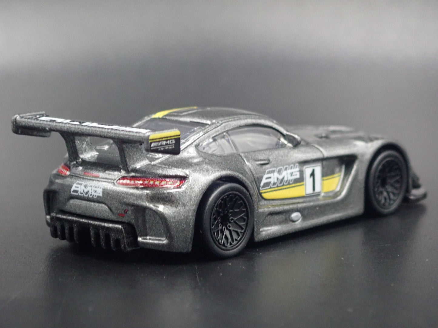 2016 16 MERCEDES-BENZ AMG GT3 RACE CAR 1:64 SCALE COLLECTIBLE DIECAST MODEL CAR