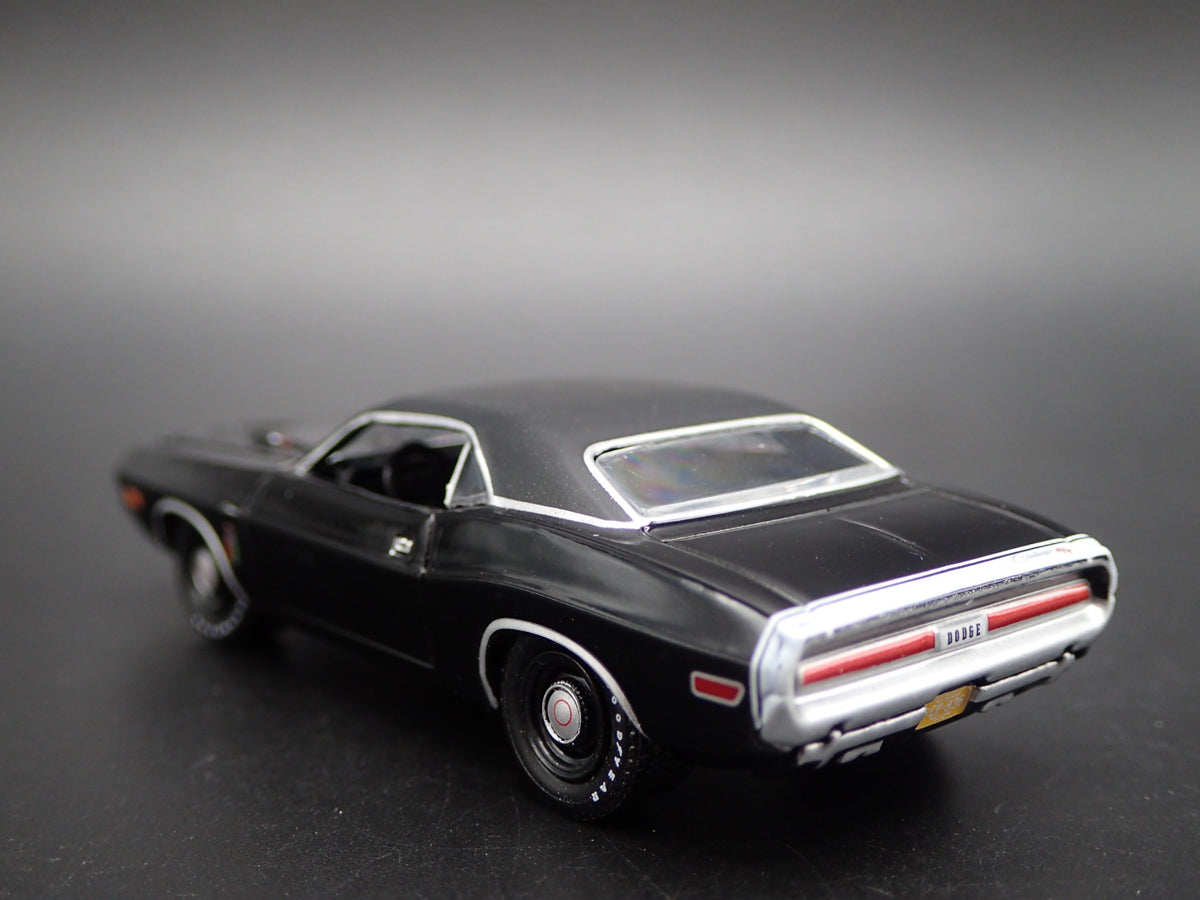 1970 70 DODGE CHALLENGER RT 1:64 SCALE COLLECTIBLE DIORAMA DIECAST MODEL CAR-Burning Rubber Toy Company
