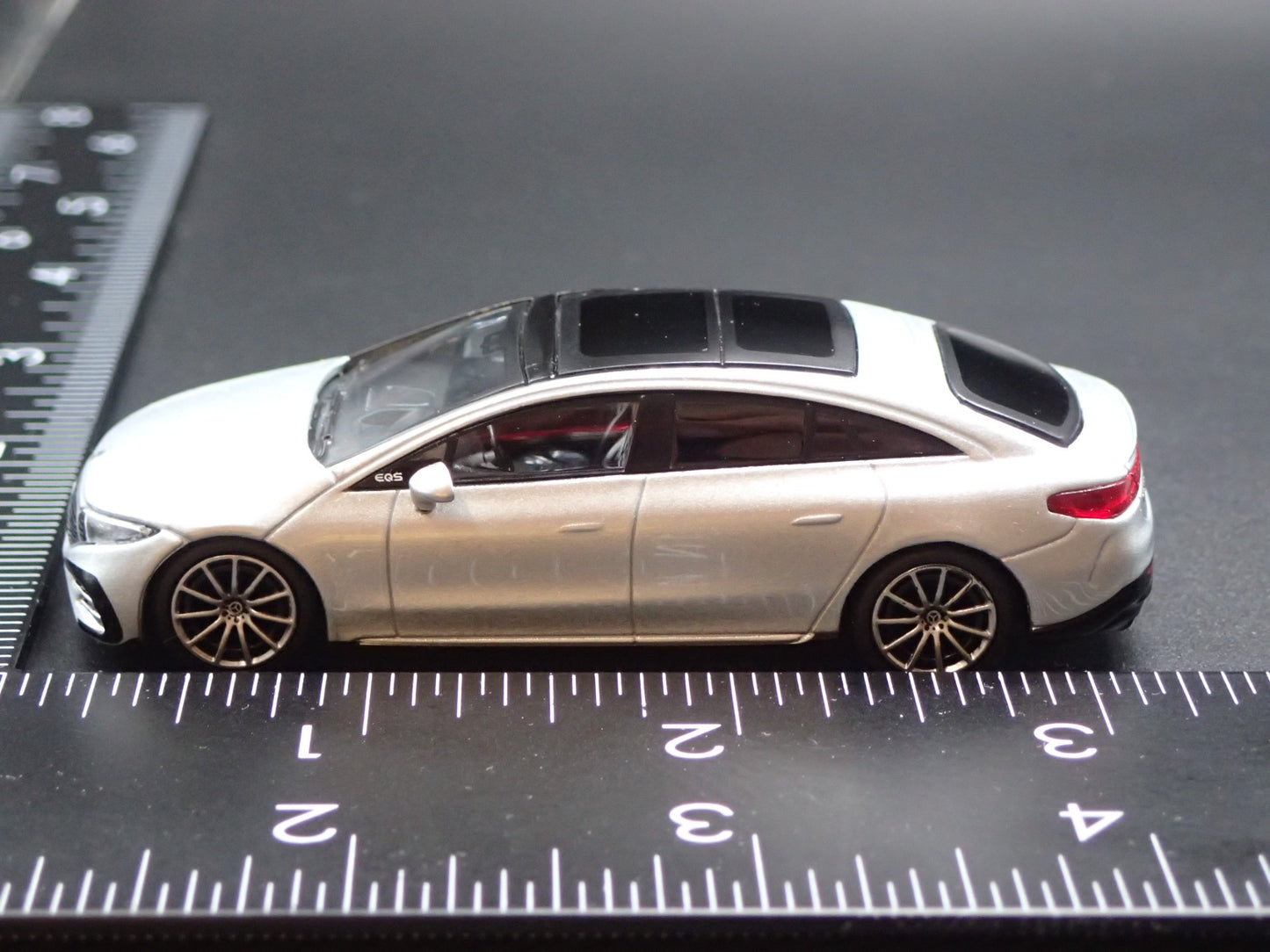 2022-2026 MERCEDES-BENZ EQS 580 4MATIC 1:64 SCALE COLLECTIBLE DIECAST MODEL CAR