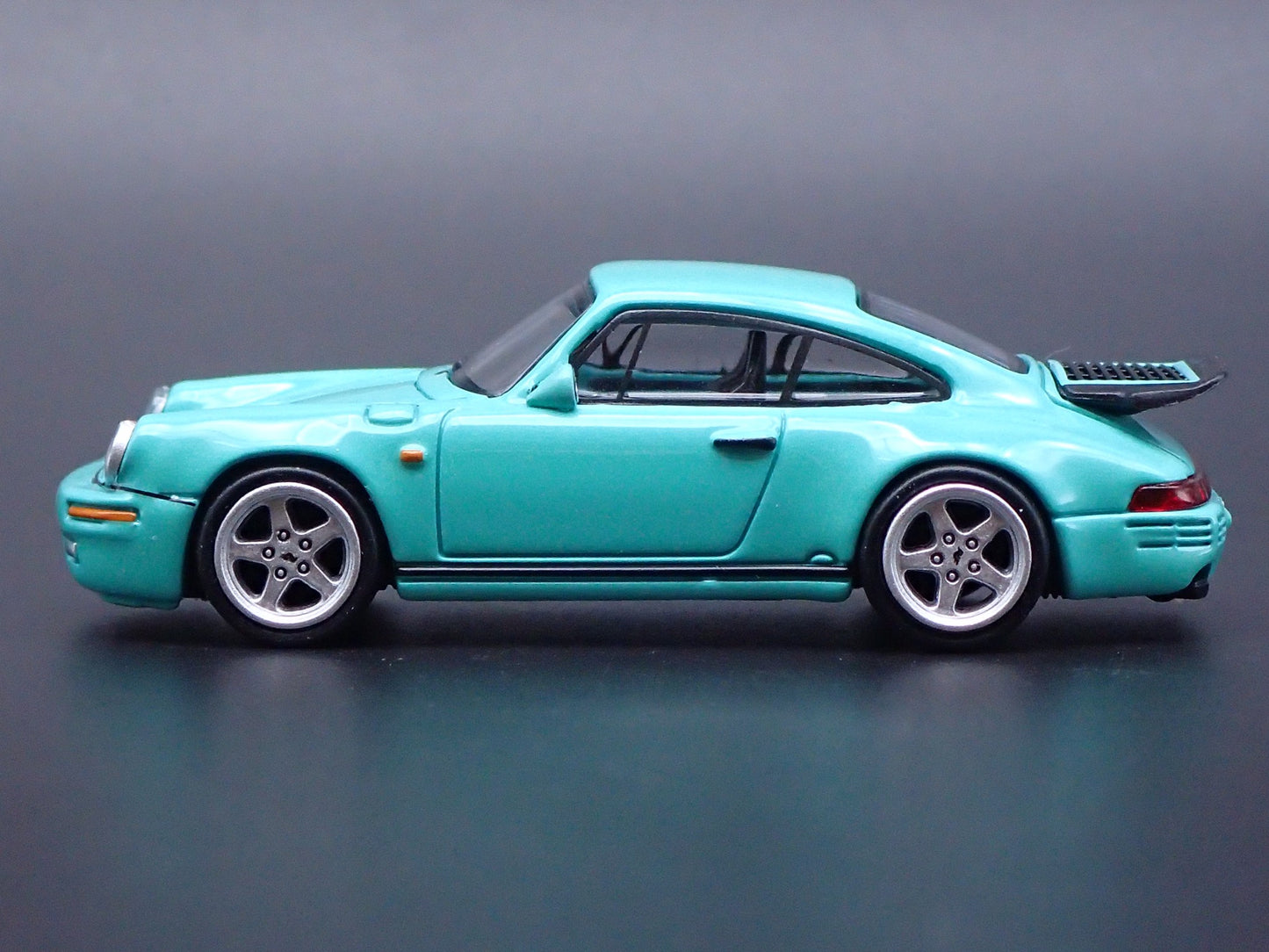 1987-1996 PORSCHE 911 CARRERA 3.2 RUF CTR 1:64 SCALE DIORAMA DIECAST MODEL CAR