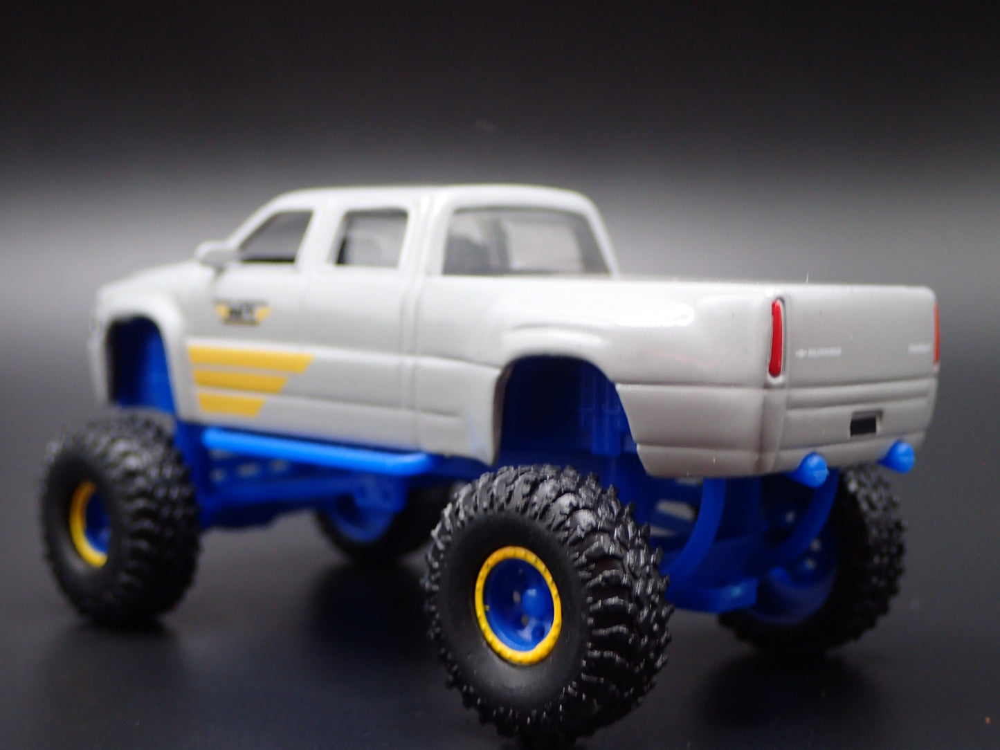 1999 99 CHEVY CHEVROLET SILVERADO DUALLEY GRAY 1:64 SCALE DIECAST MODEL CAR