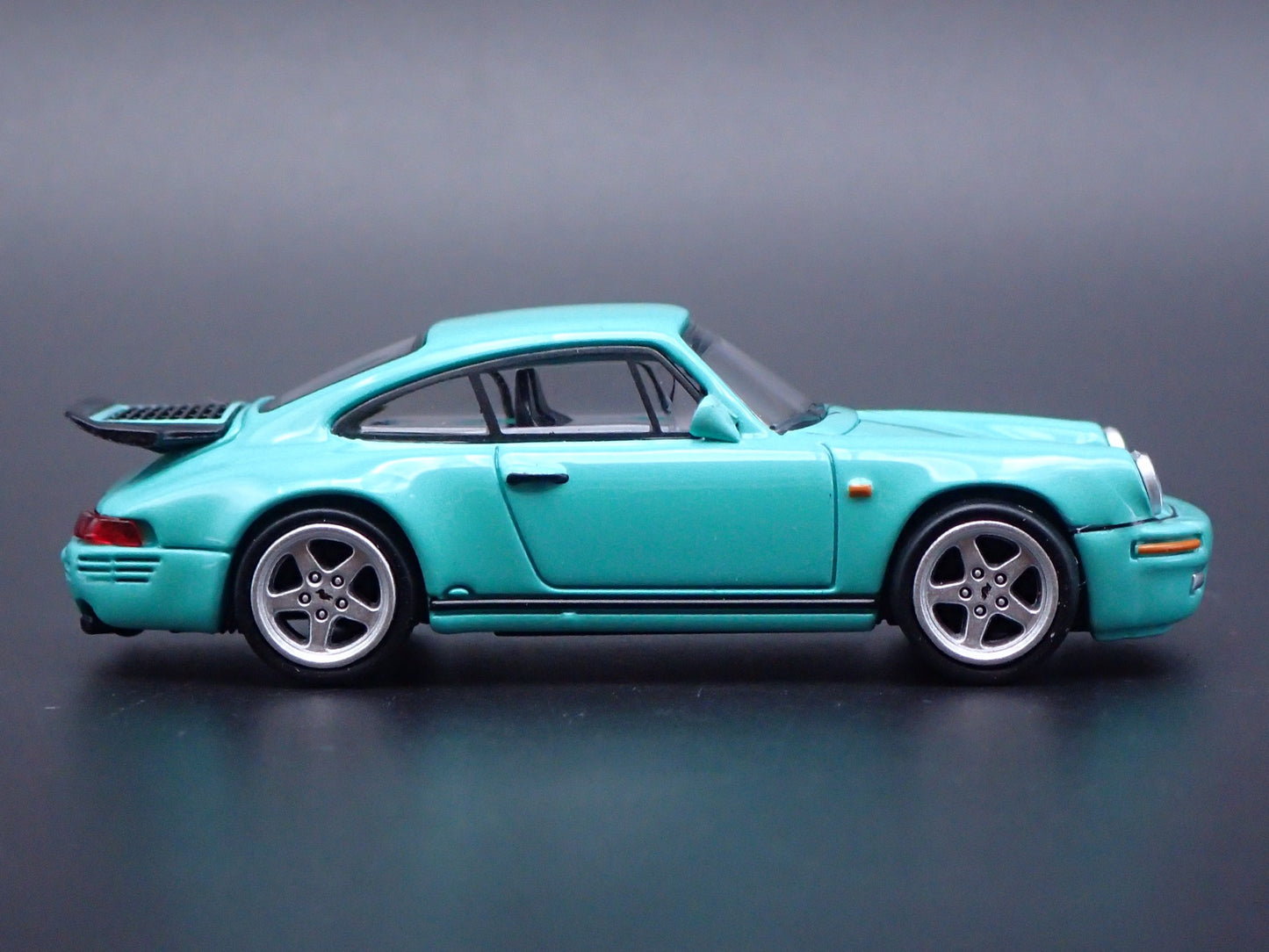 1987-1996 PORSCHE 911 CARRERA 3.2 RUF CTR 1:64 SCALE DIORAMA DIECAST MODEL CAR