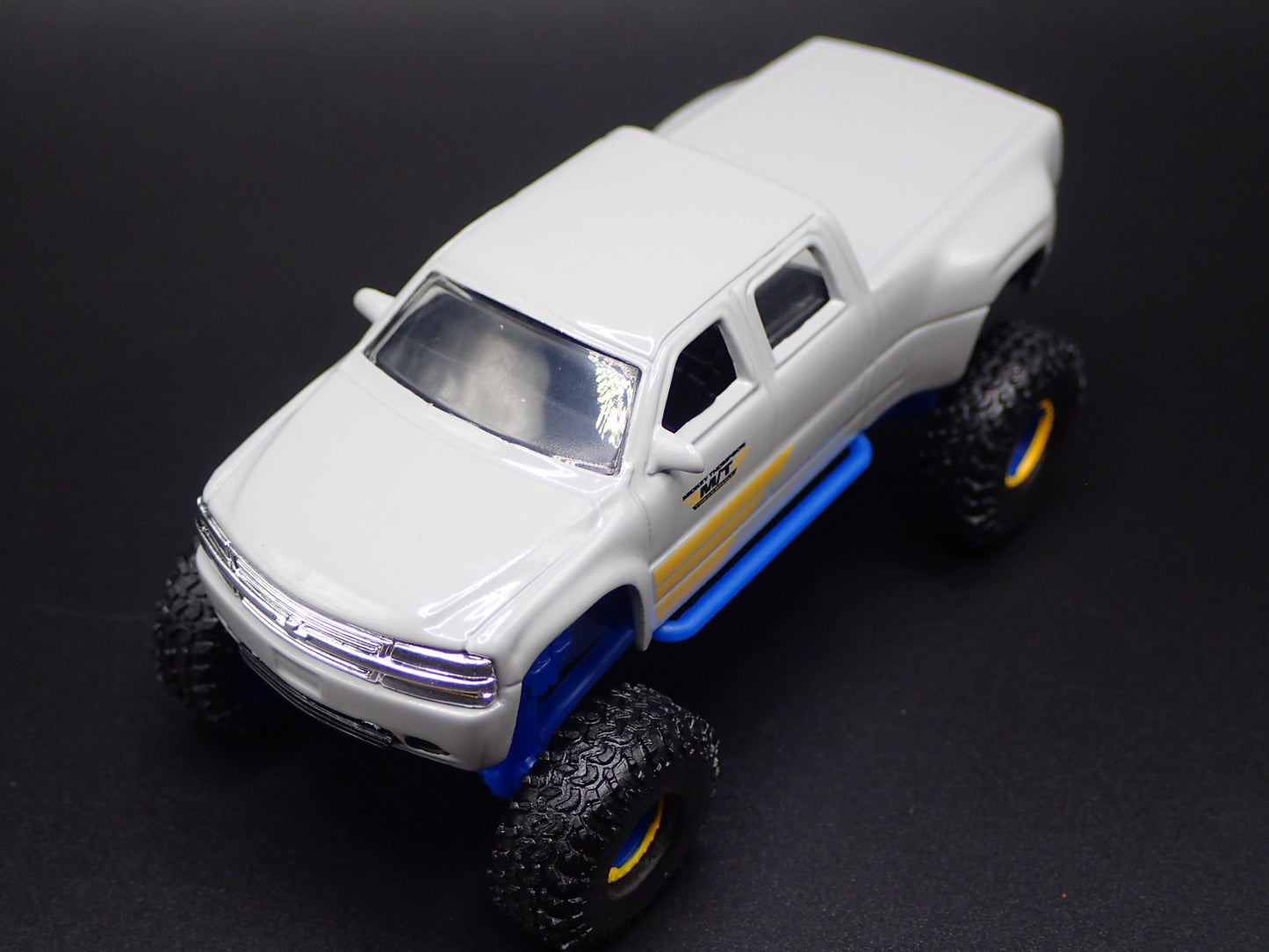 1999 99 CHEVY CHEVROLET SILVERADO DUALLEY GRAY 1:64 SCALE DIECAST MODEL CAR
