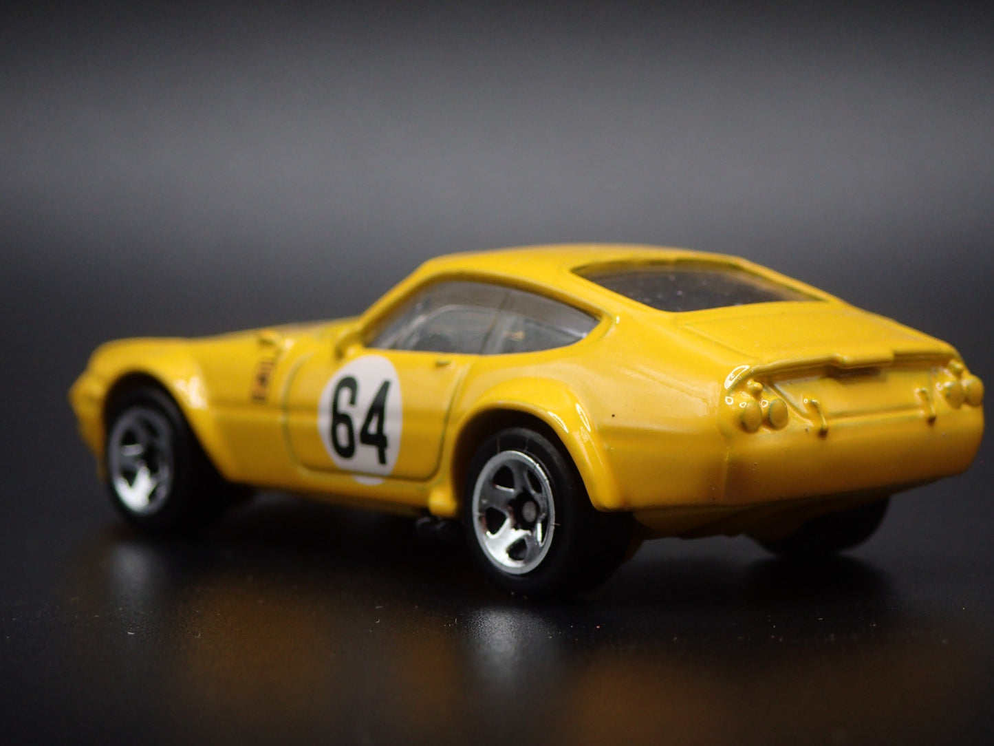 1968-1973 FERRARI 365 GTB4 COMPETIZIONE YEL 1:64 SCALE DIORAMA DIECAST MODEL CAR