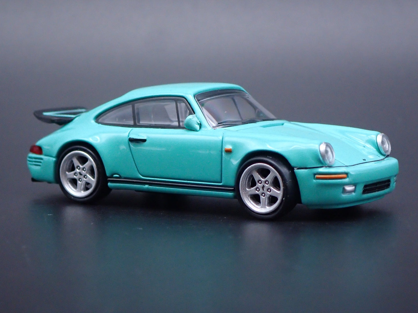 1987-1996 PORSCHE 911 CARRERA 3.2 RUF CTR 1:64 SCALE DIORAMA DIECAST MODEL CAR