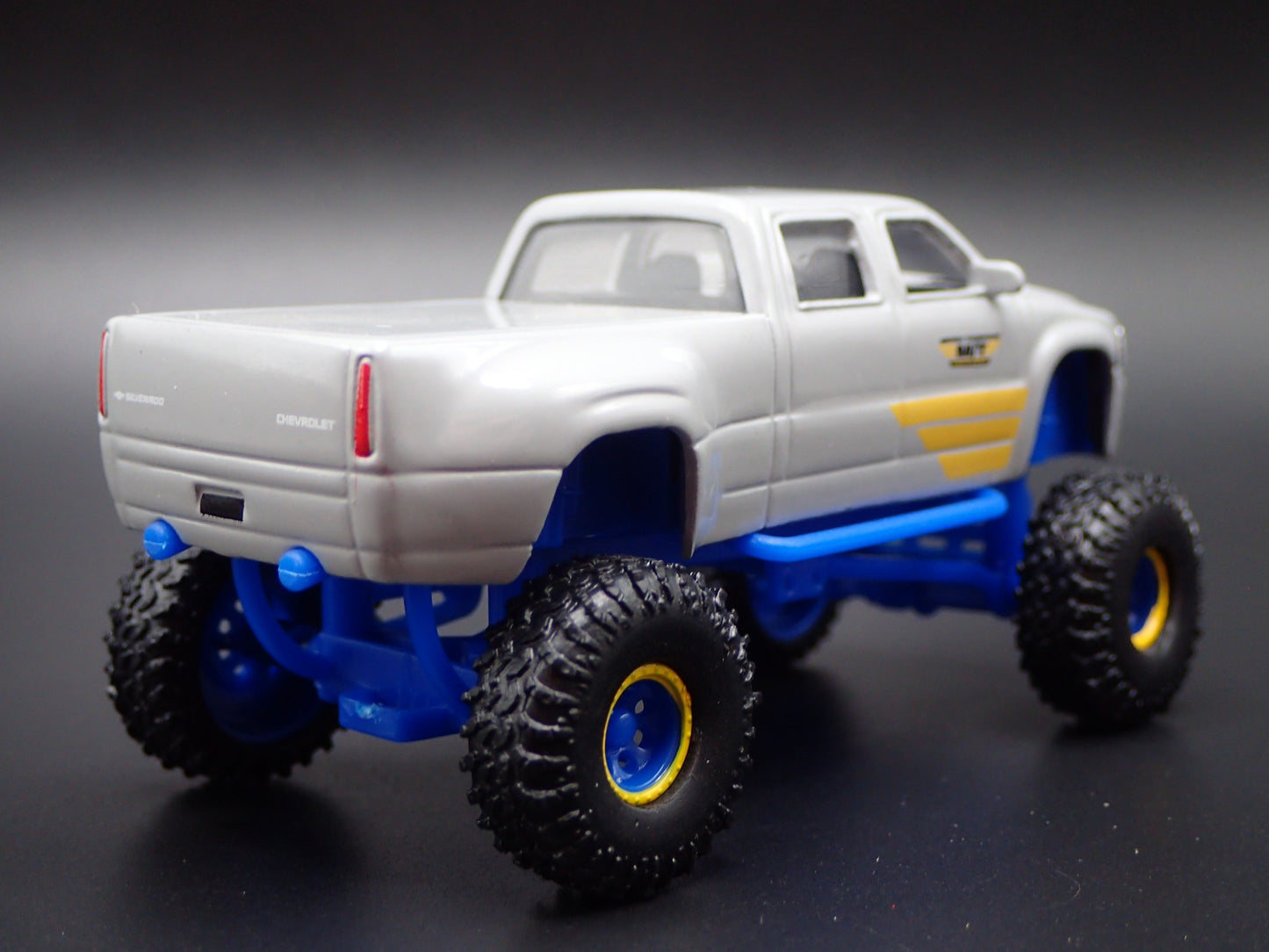 1999 99 CHEVY CHEVROLET SILVERADO DUALLEY GRAY 1:64 SCALE DIECAST MODEL CAR