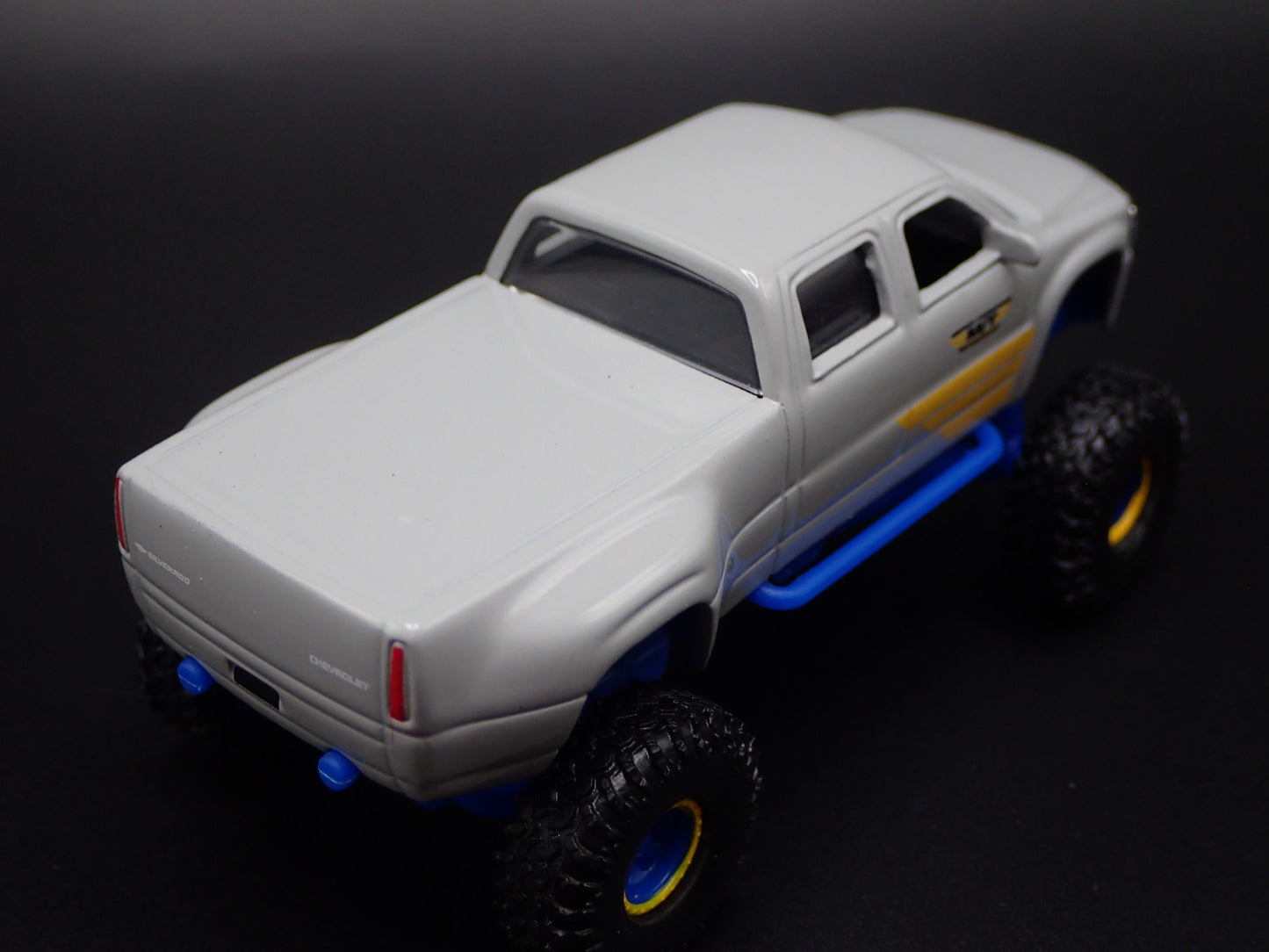 1999 99 CHEVY CHEVROLET SILVERADO DUALLEY GRAY 1:64 SCALE DIECAST MODEL CAR