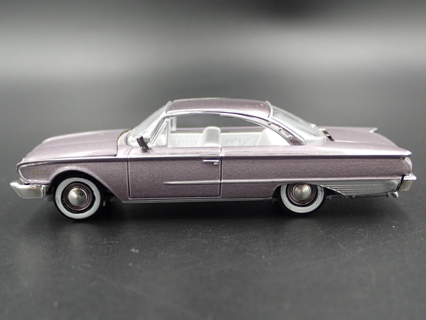 1960 60 FORD STARLINER RARE 1:64 SCALE COLLECTIBLE DIORAMA DIECAST MODEL CAR