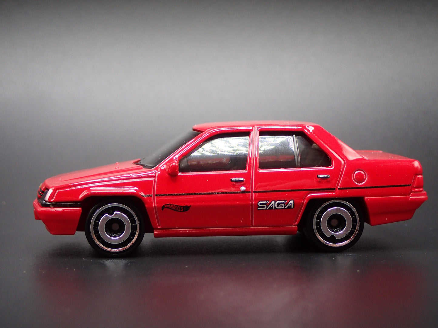 1985-1992 PROTON SAGA 4 FOUR DOOR RED 1:64 SCALE DIORAMA DIECAST MODEL CAR
