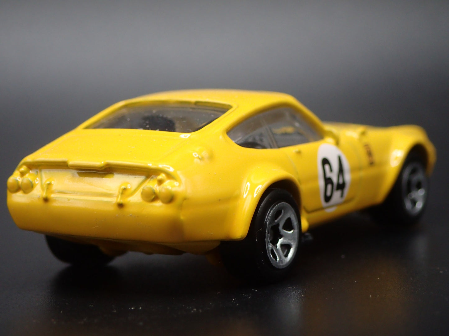 1968-1973 FERRARI 365 GTB4 COMPETIZIONE YEL 1:64 SCALE DIORAMA DIECAST MODEL CAR