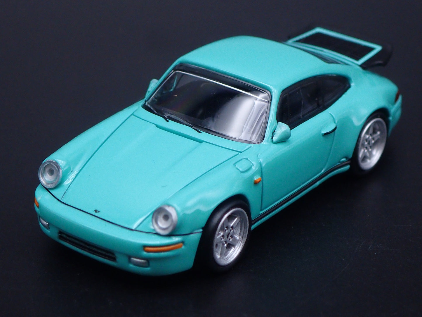 1987-1996 PORSCHE 911 CARRERA 3.2 RUF CTR 1:64 SCALE DIORAMA DIECAST MODEL CAR
