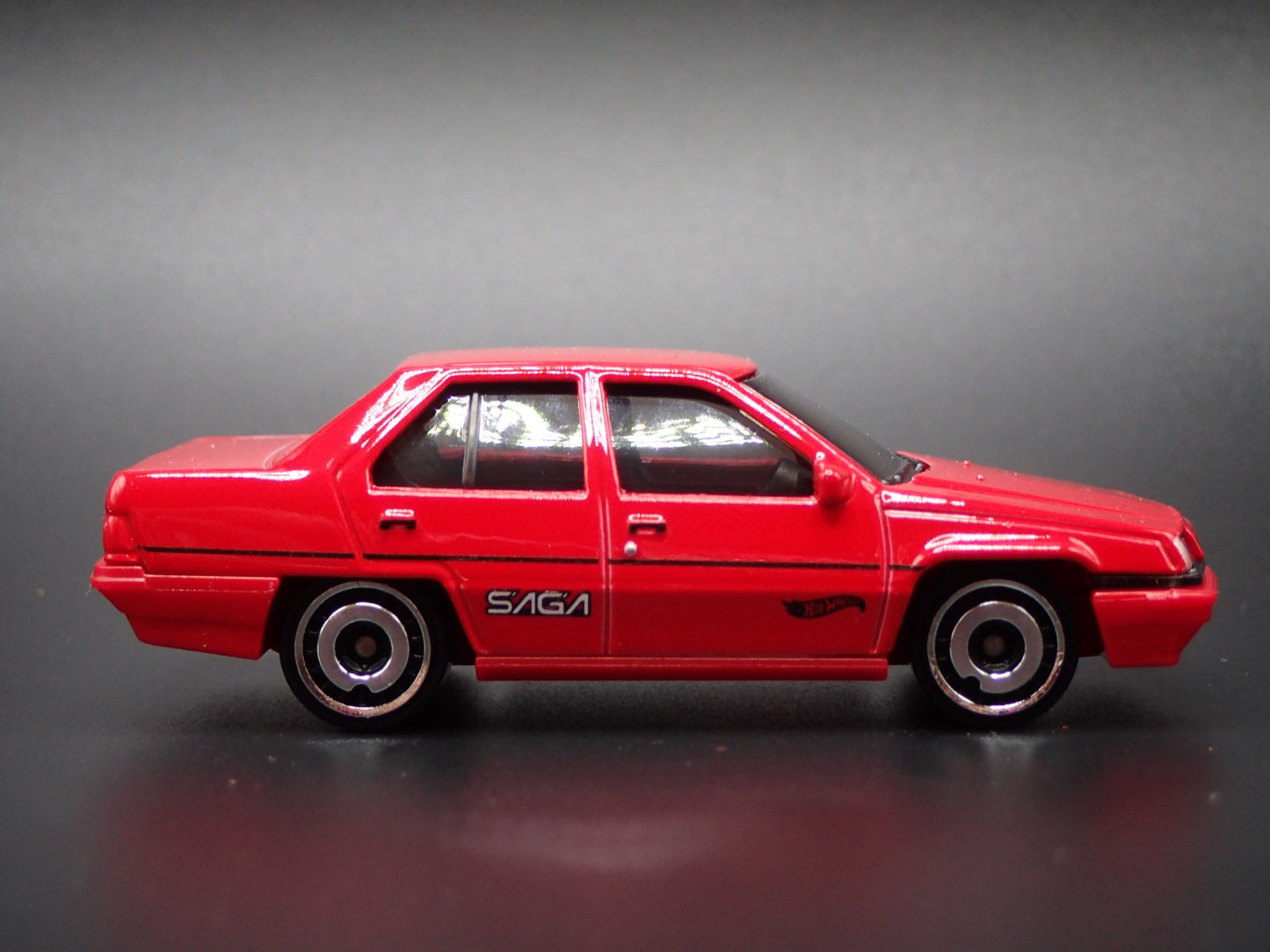 1985-1992 PROTON SAGA 4 FOUR DOOR RED 1:64 SCALE DIORAMA DIECAST MODEL CAR