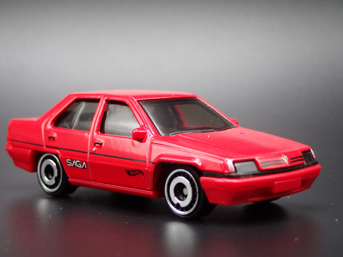 1985-1992 PROTON SAGA 4 FOUR DOOR RED 1:64 SCALE DIORAMA DIECAST MODEL CAR