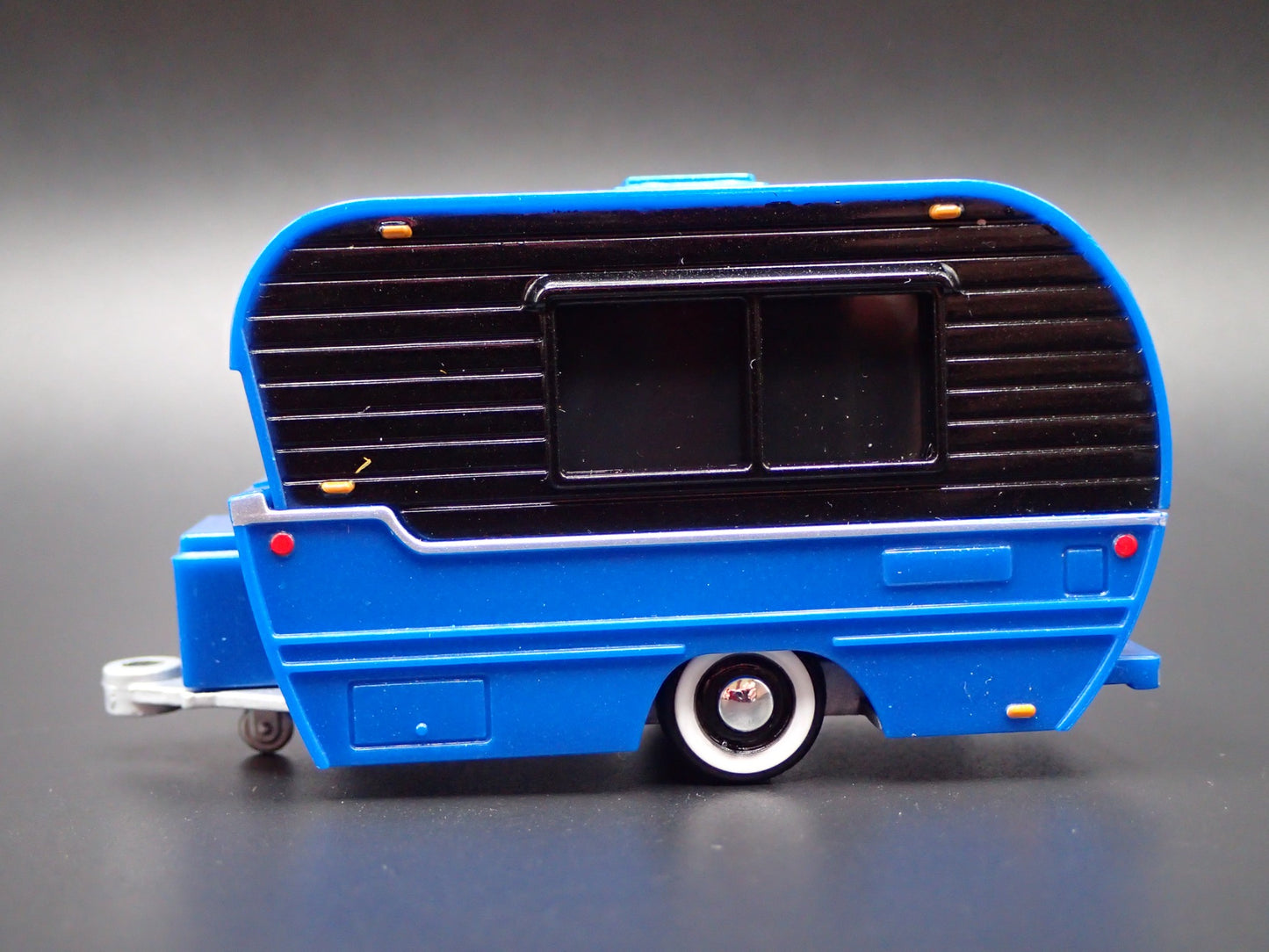 CLASSIC CRAFT TRAVEL TRAILER W/ HITCH BLUE 1:64 SCALE COLLECTIBLE MODEL CAMPER