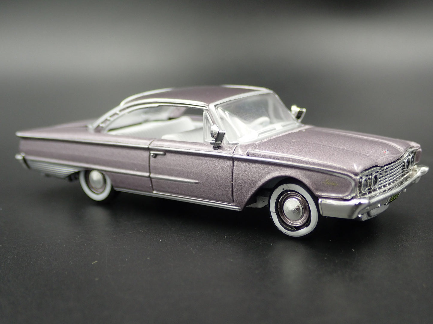 1960 60 FORD STARLINER RARE 1:64 SCALE COLLECTIBLE DIORAMA DIECAST MODEL CAR