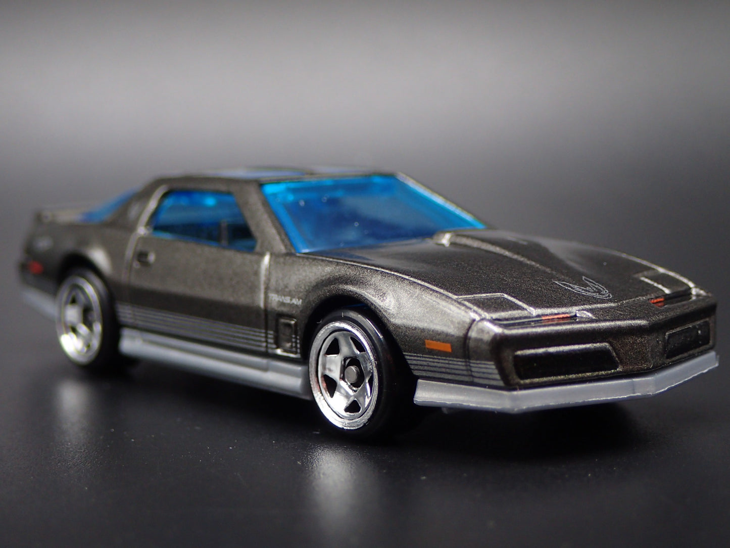 1984 84 PONTIAC FIREBIRD TRANS 1:64 SCALE COLLECTIBLE DIORAMA DIECAST MODEL CAR