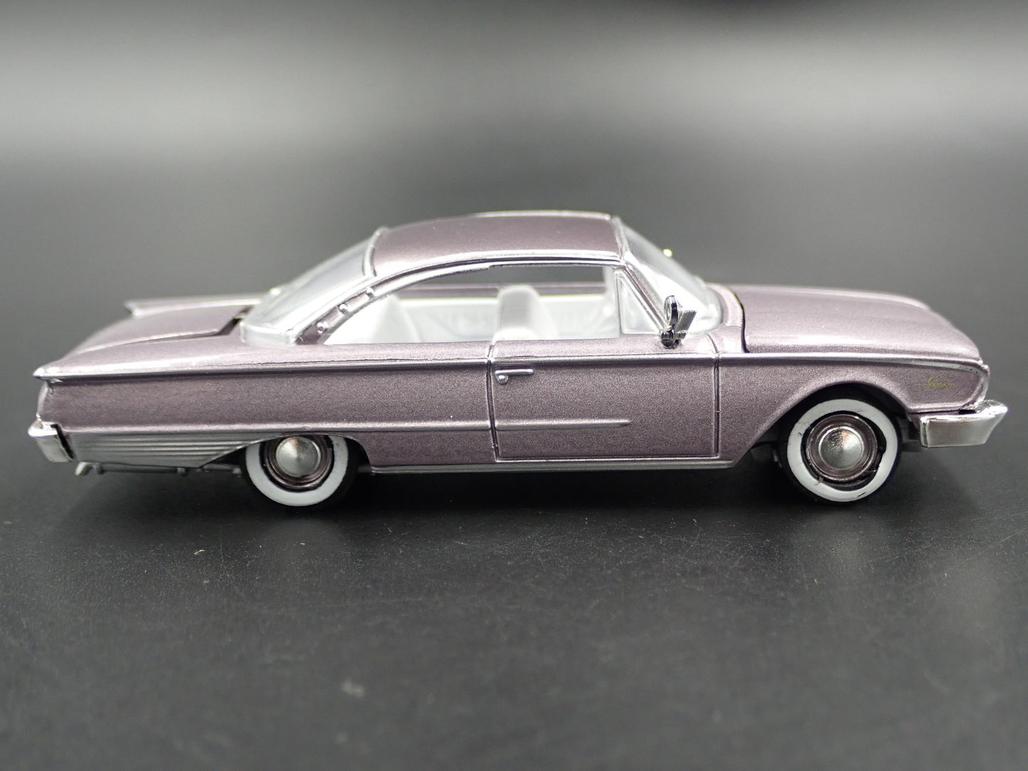 1960 60 FORD STARLINER RARE 1:64 SCALE COLLECTIBLE DIORAMA DIECAST MODEL CAR